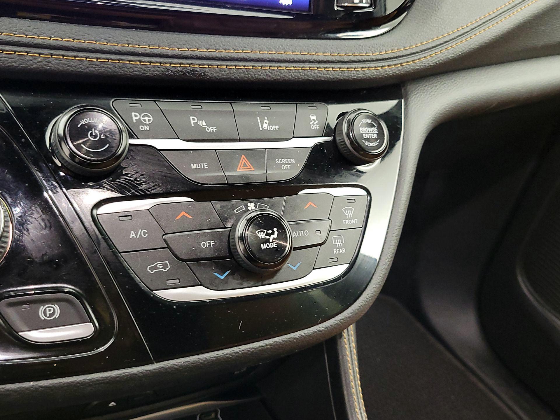 Thumbnail: 2021 Chrysler Pacifica - 16