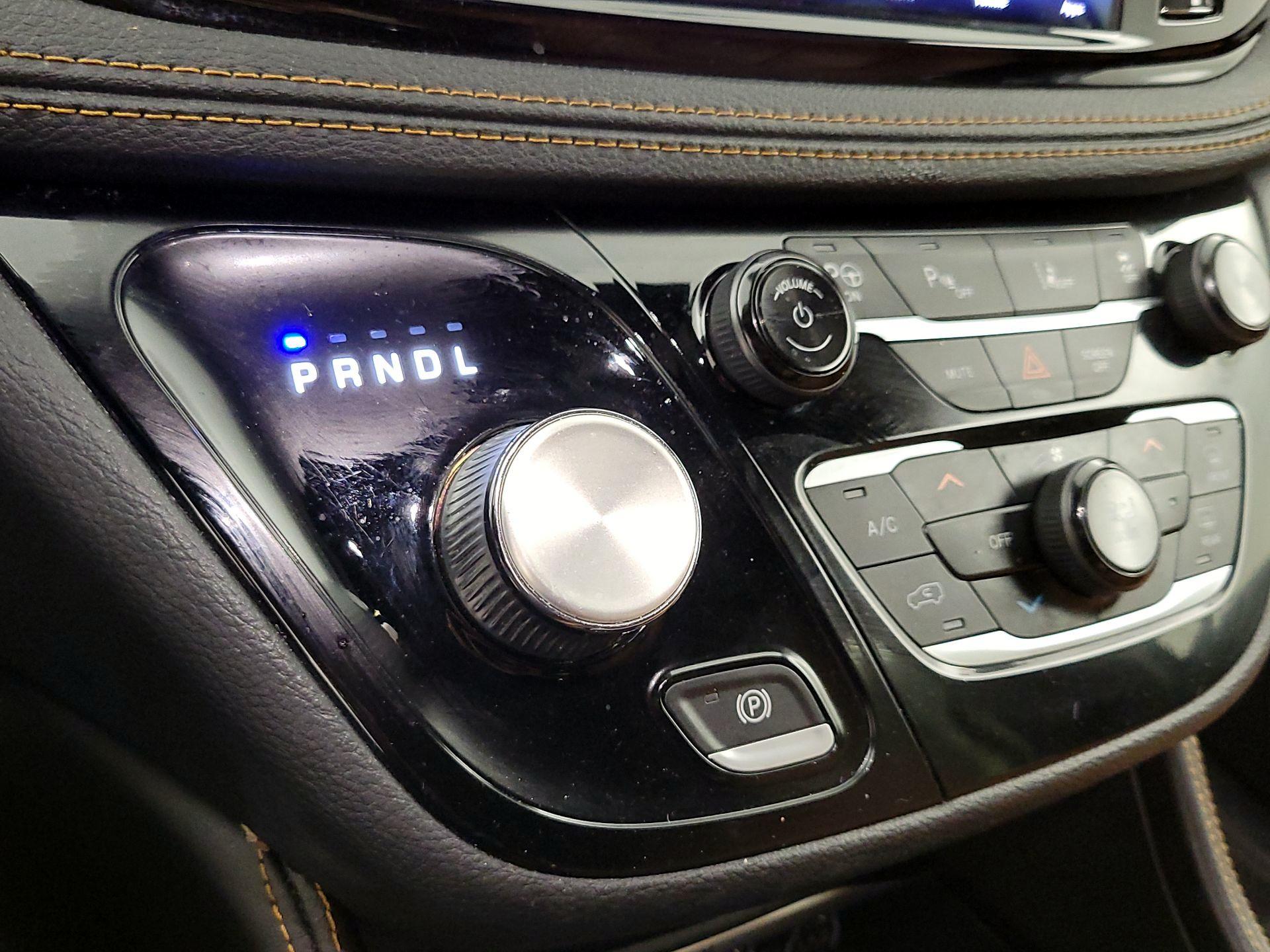 Thumbnail: 2021 Chrysler Pacifica - 17