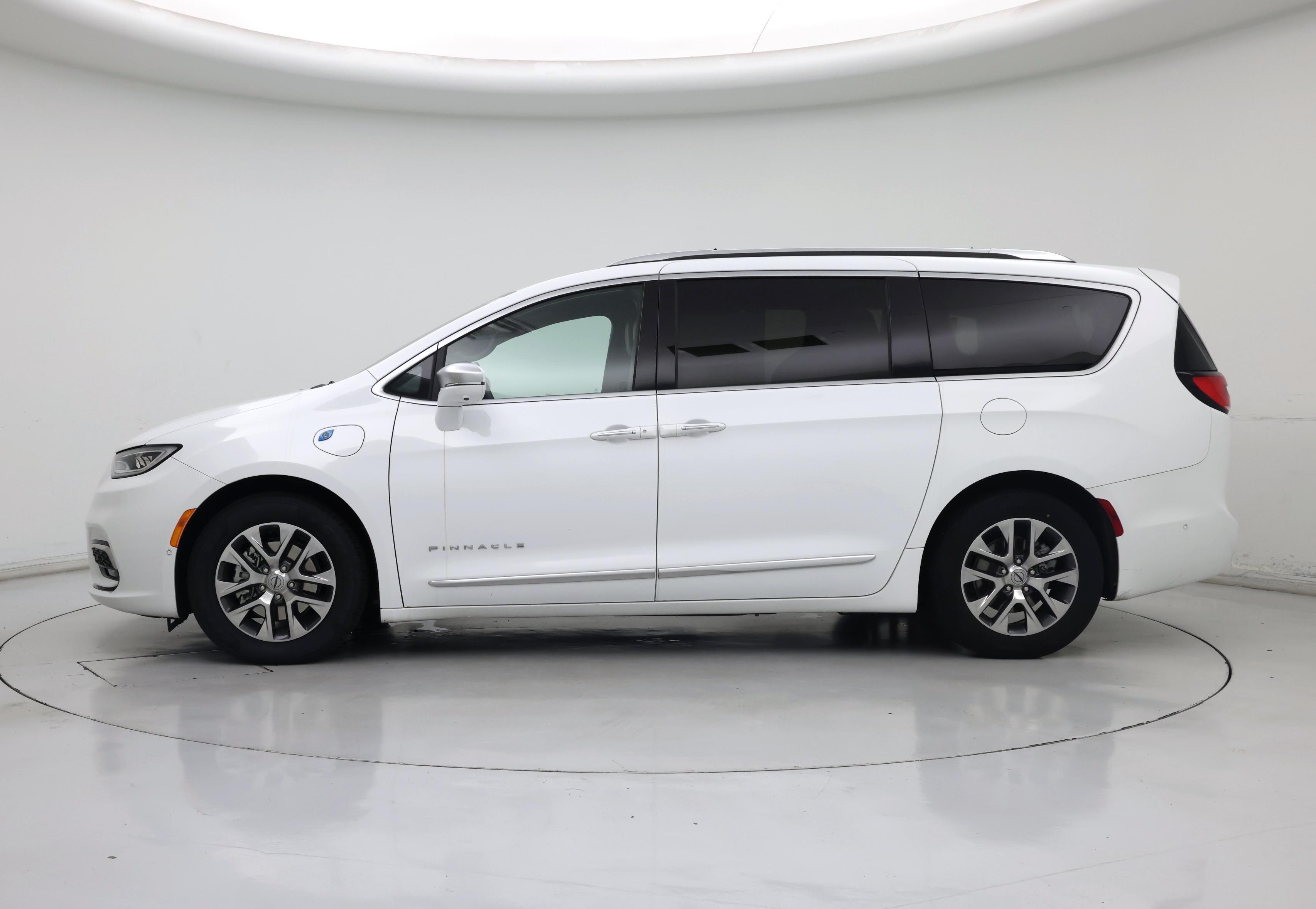 Thumbnail: 2021 Chrysler Pacifica - 3