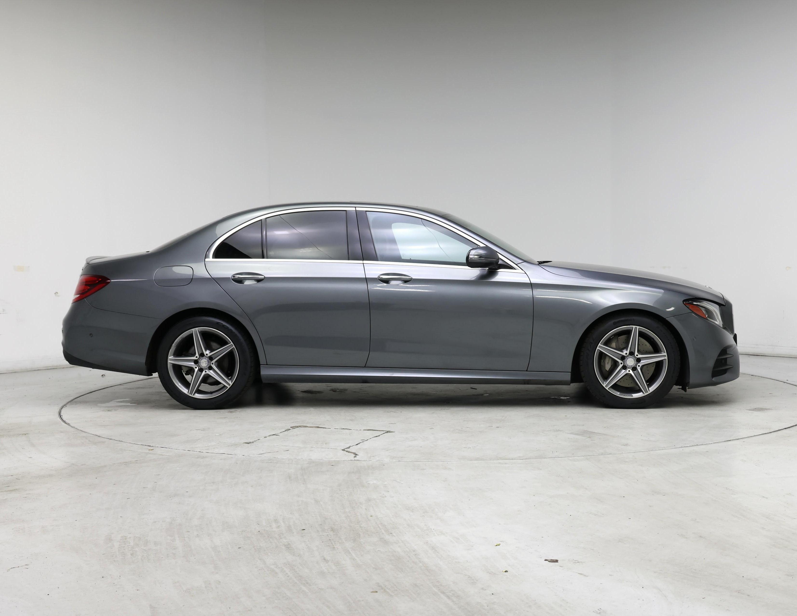 Thumbnail: 2017 Mercedes-Benz E-Class - 7