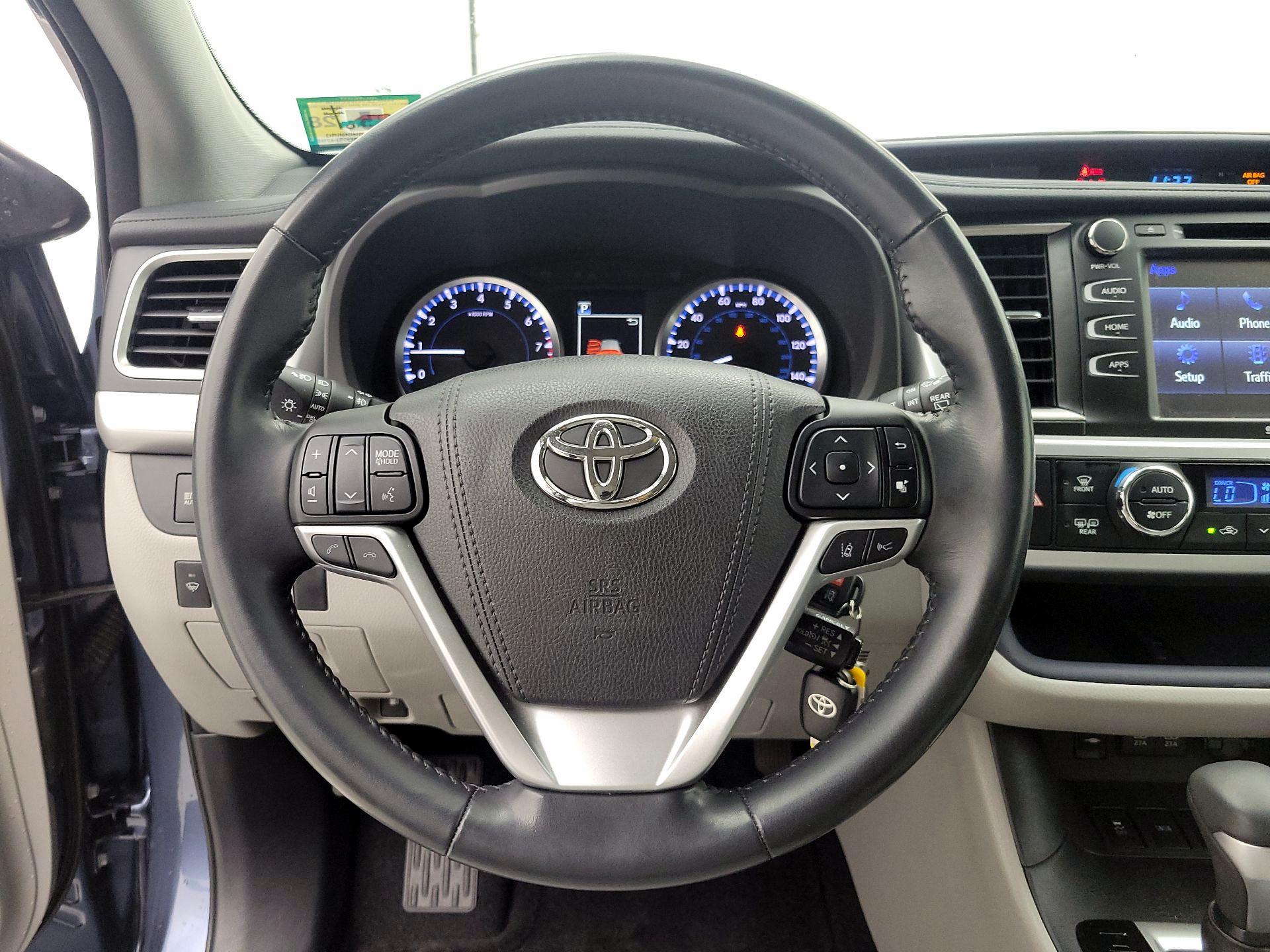 Thumbnail: 2017 Toyota Highlander - 10