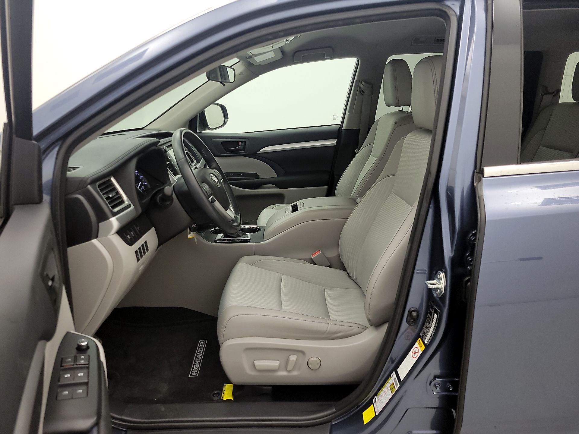 Thumbnail: 2017 Toyota Highlander - 11