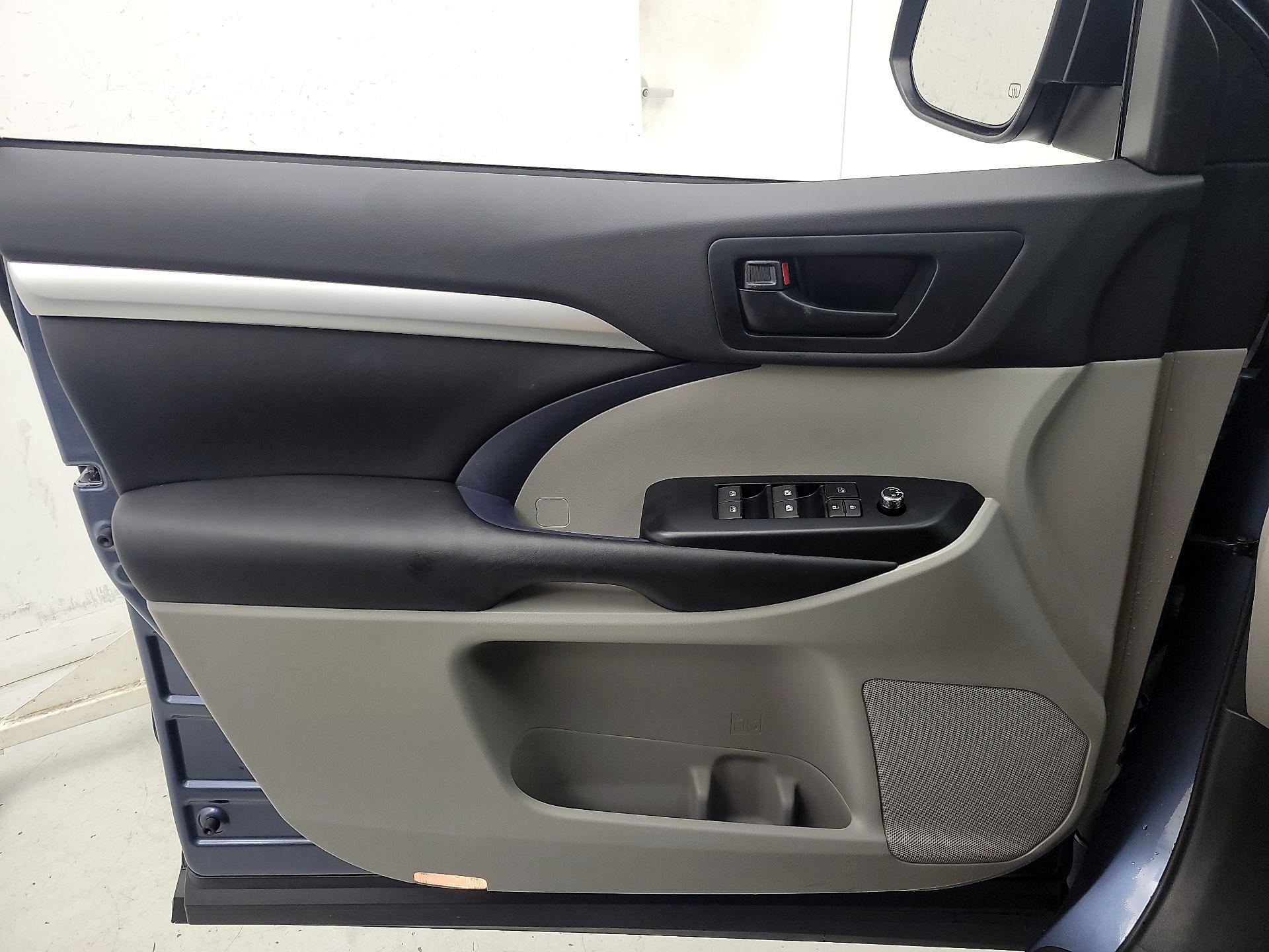 Thumbnail: 2017 Toyota Highlander - 12