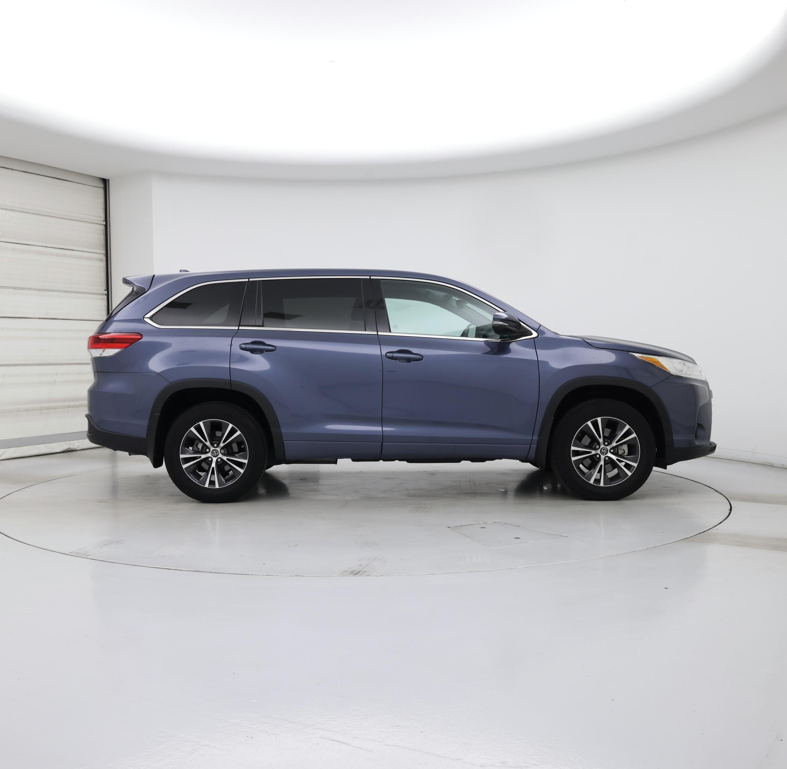 Thumbnail: 2017 Toyota Highlander - 7