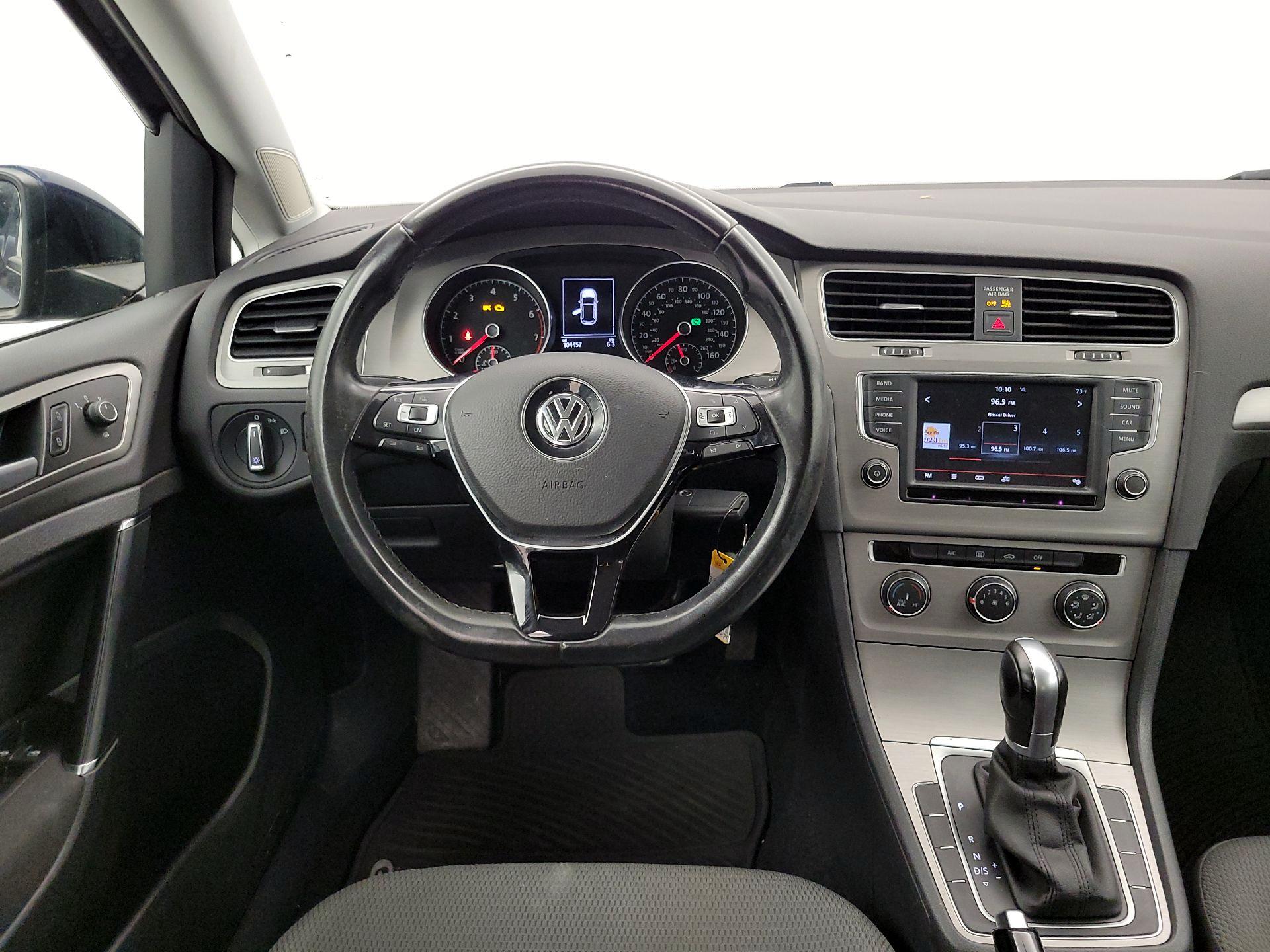 Thumbnail: 2016 Volkswagen Golf - 10
