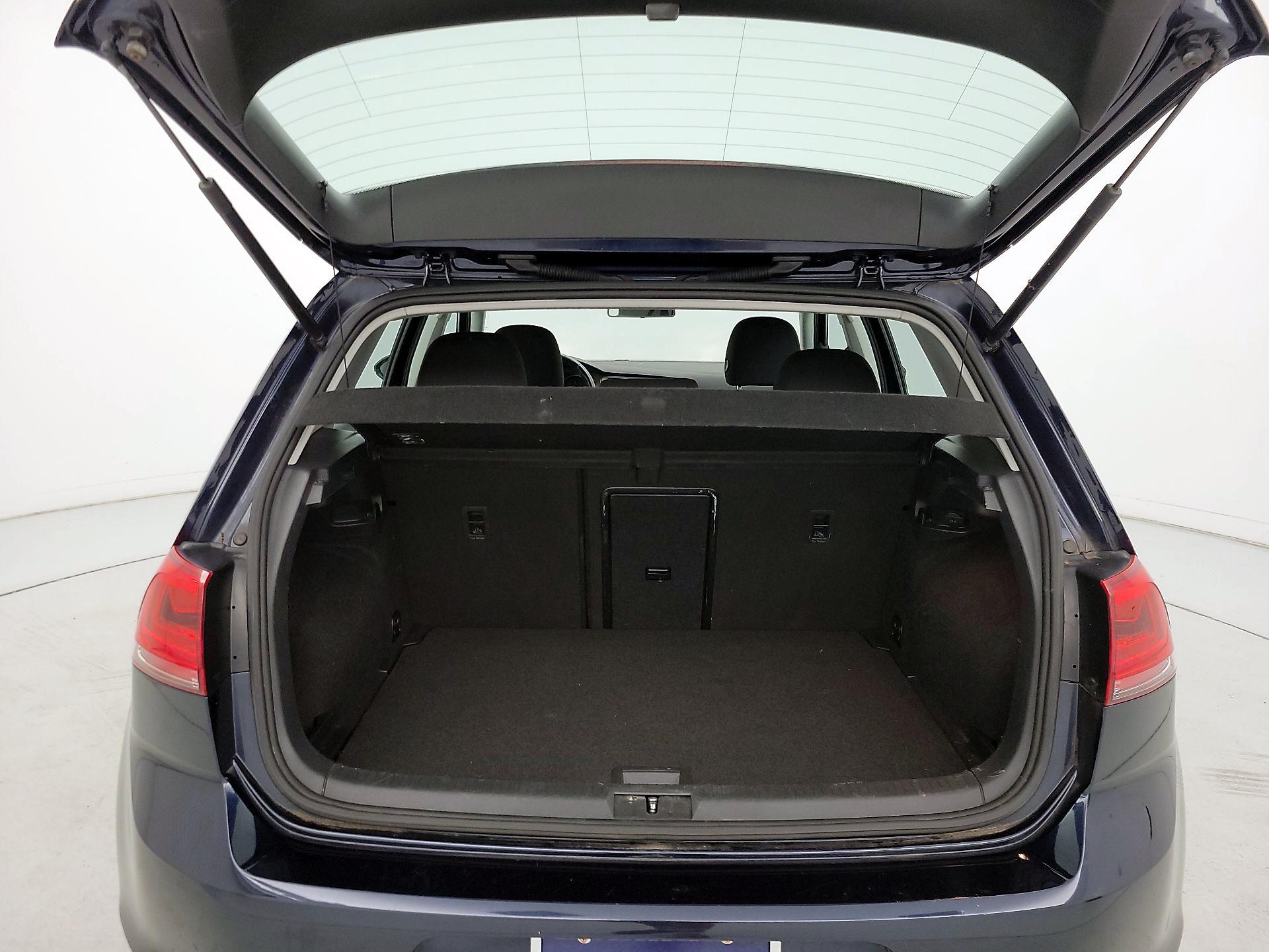 Thumbnail: 2016 Volkswagen Golf - 20