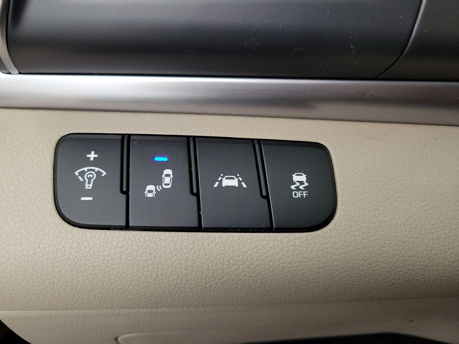 Thumbnail: 2020 Hyundai Elantra - 13