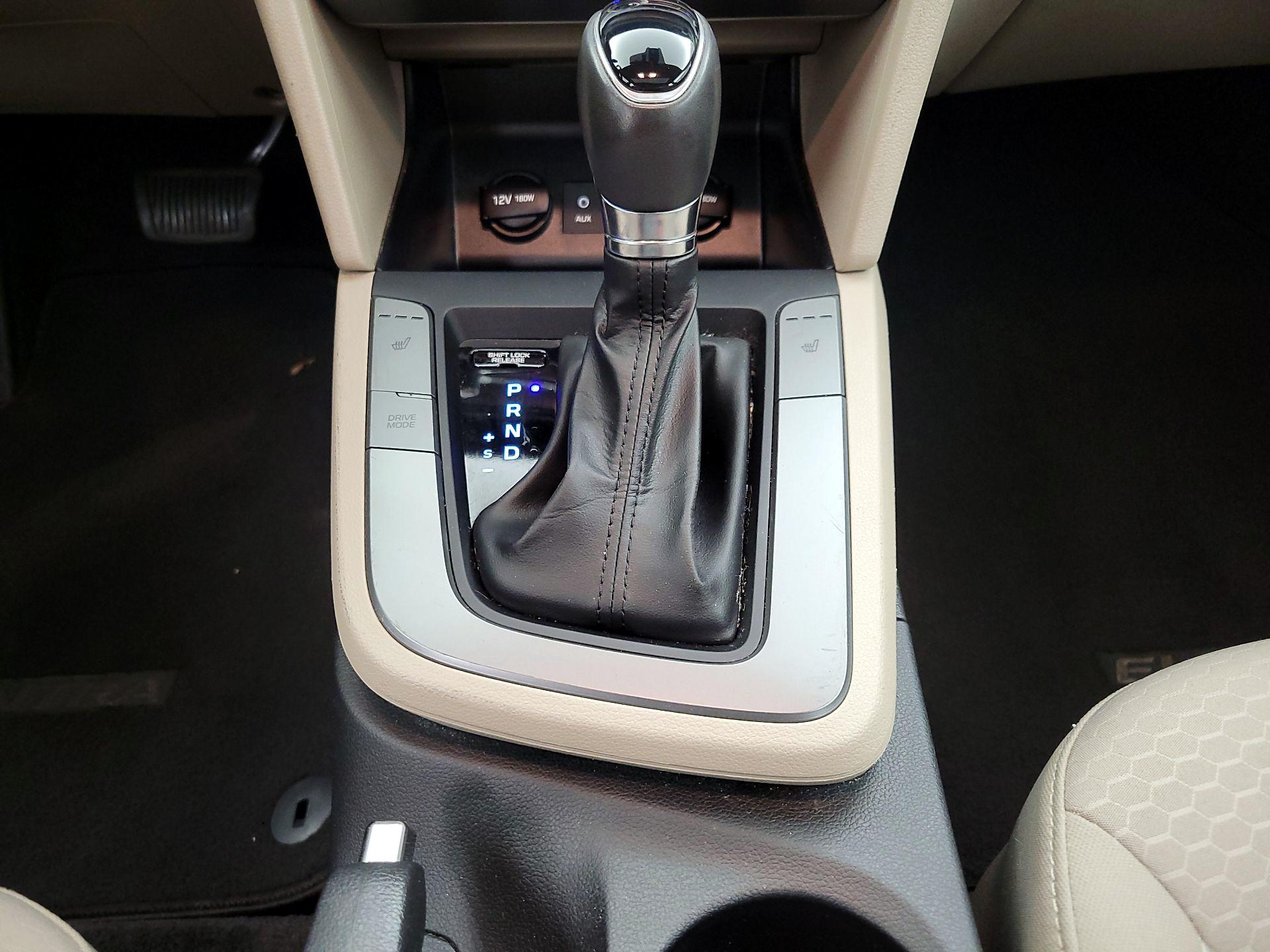 Thumbnail: 2020 Hyundai Elantra - 17