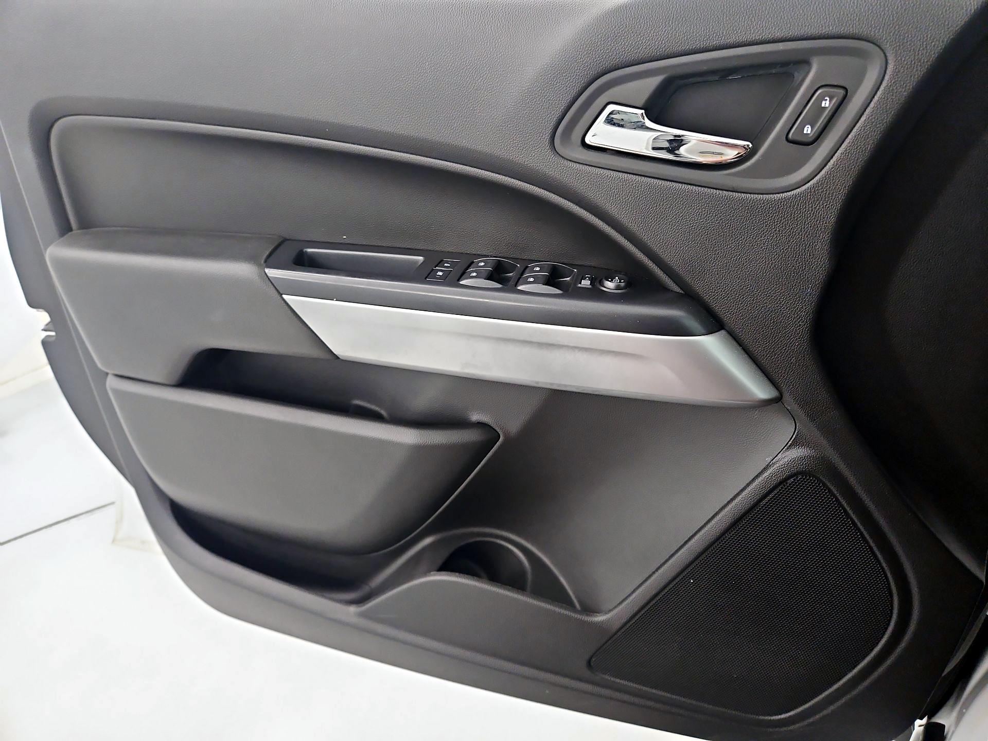 Thumbnail: 2019 Chevrolet Colorado - 12