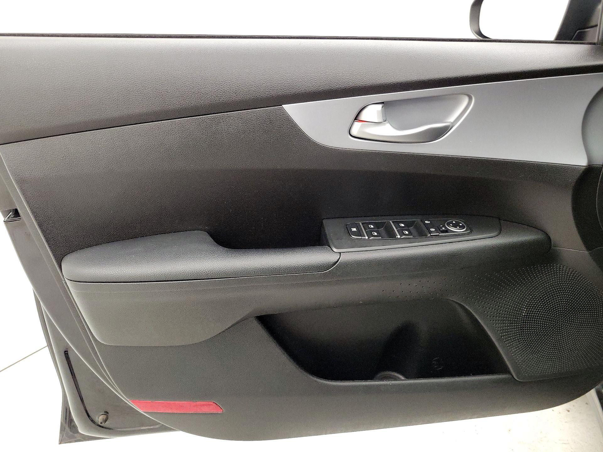 Thumbnail: 2023 Kia Forte - 12