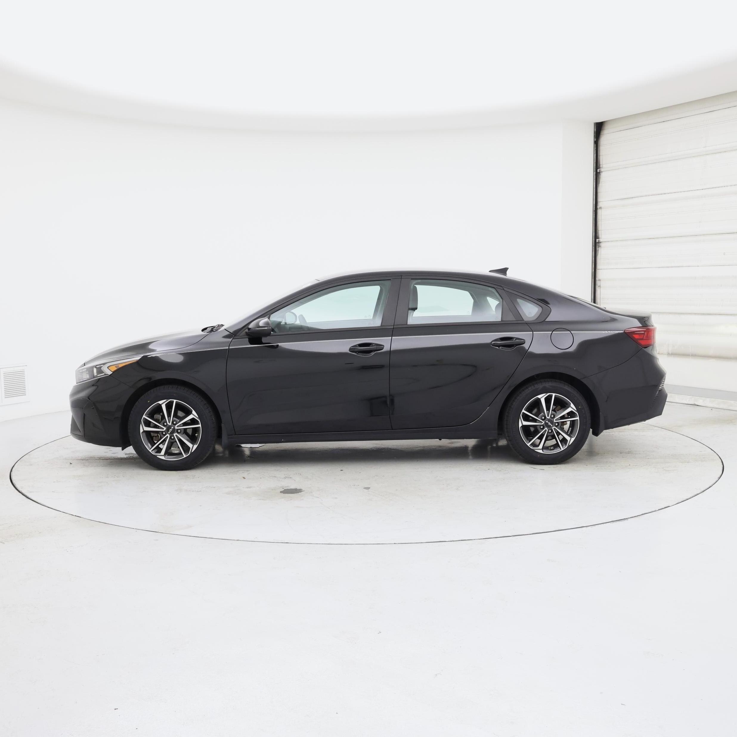 Thumbnail: 2023 Kia Forte - 3