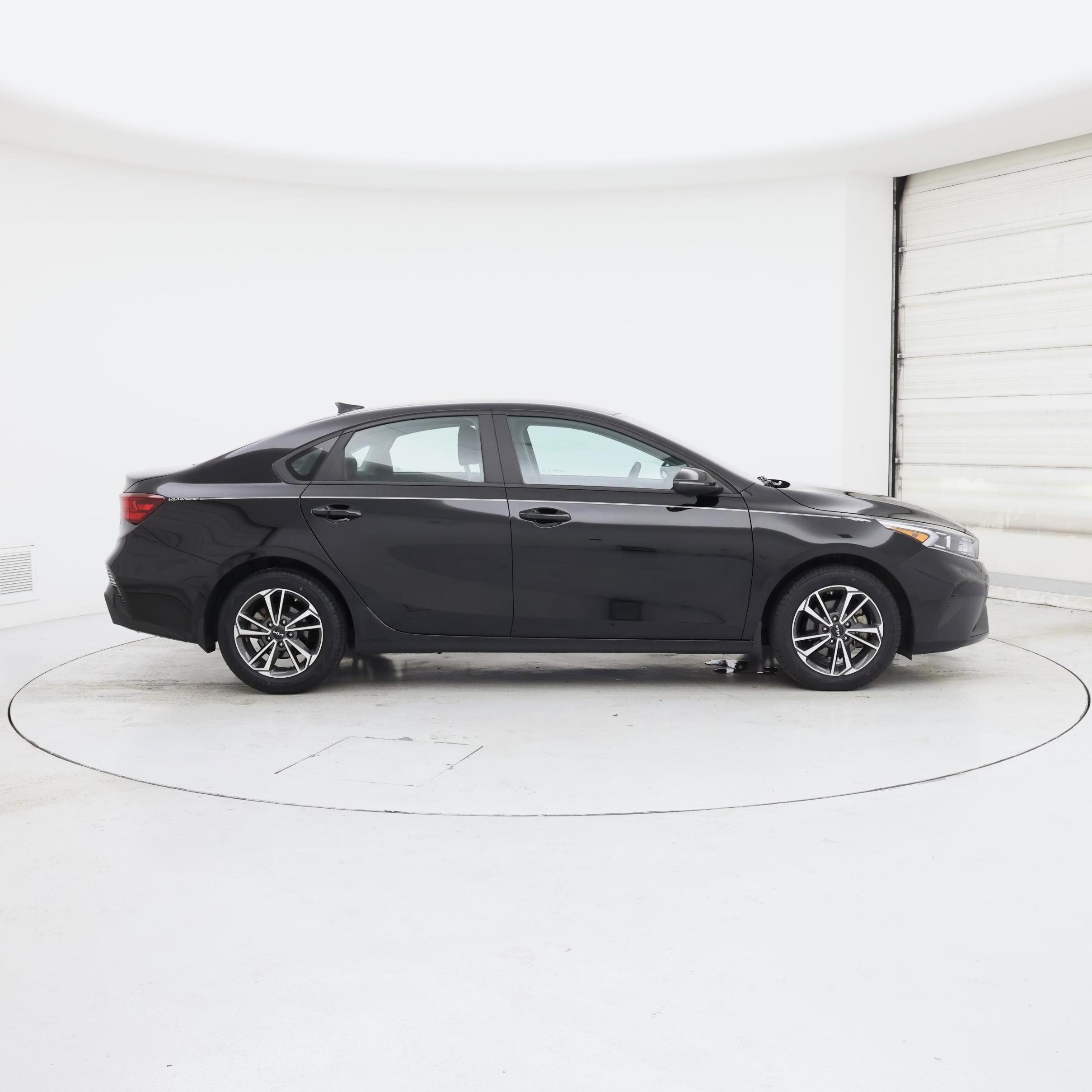 Thumbnail: 2023 Kia Forte - 7