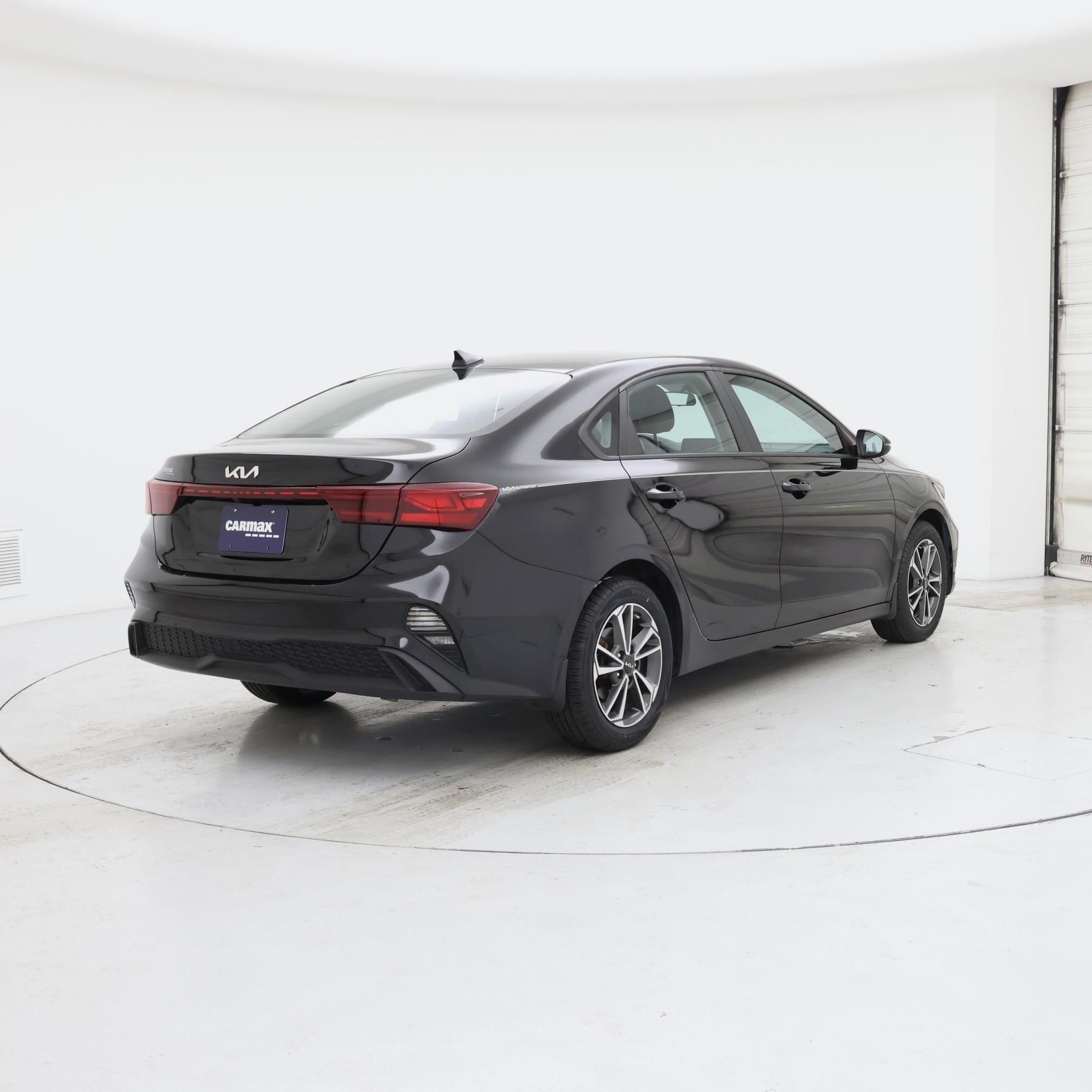 Thumbnail: 2023 Kia Forte - 8