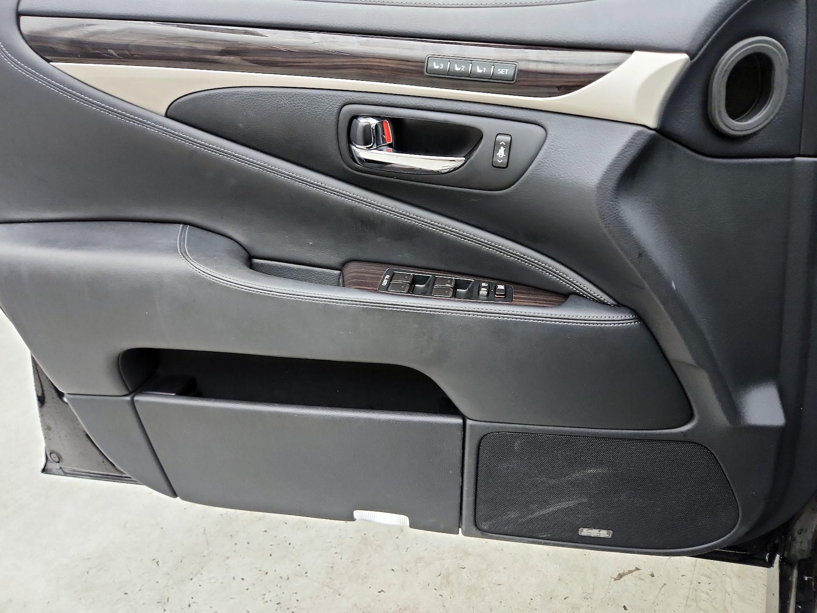 2015 Lexus LS Base - Photo 13