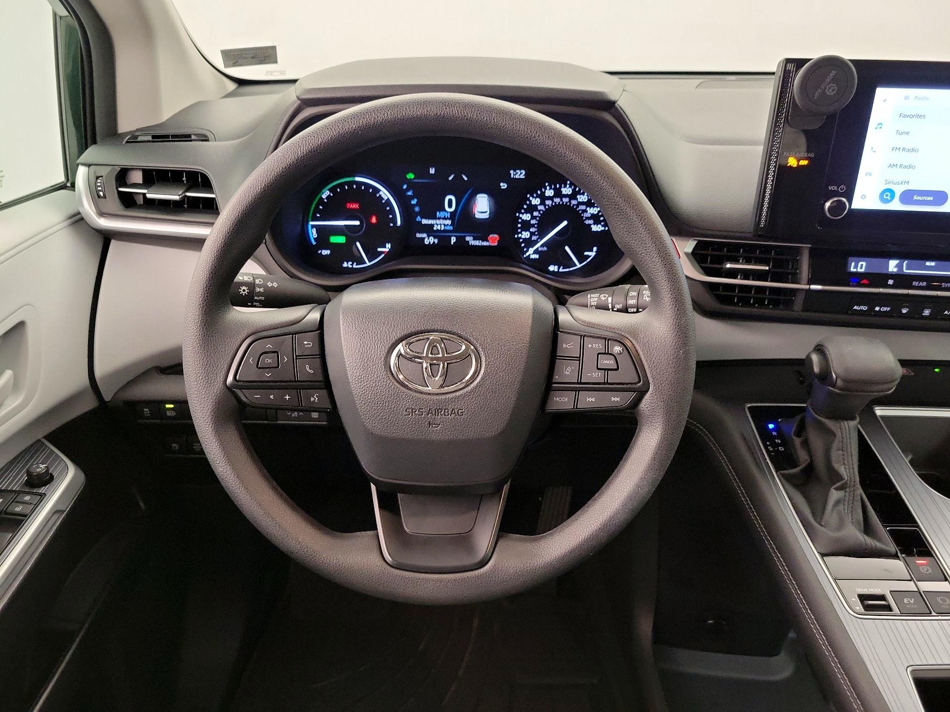 Thumbnail: 2025 Toyota Sienna - 10