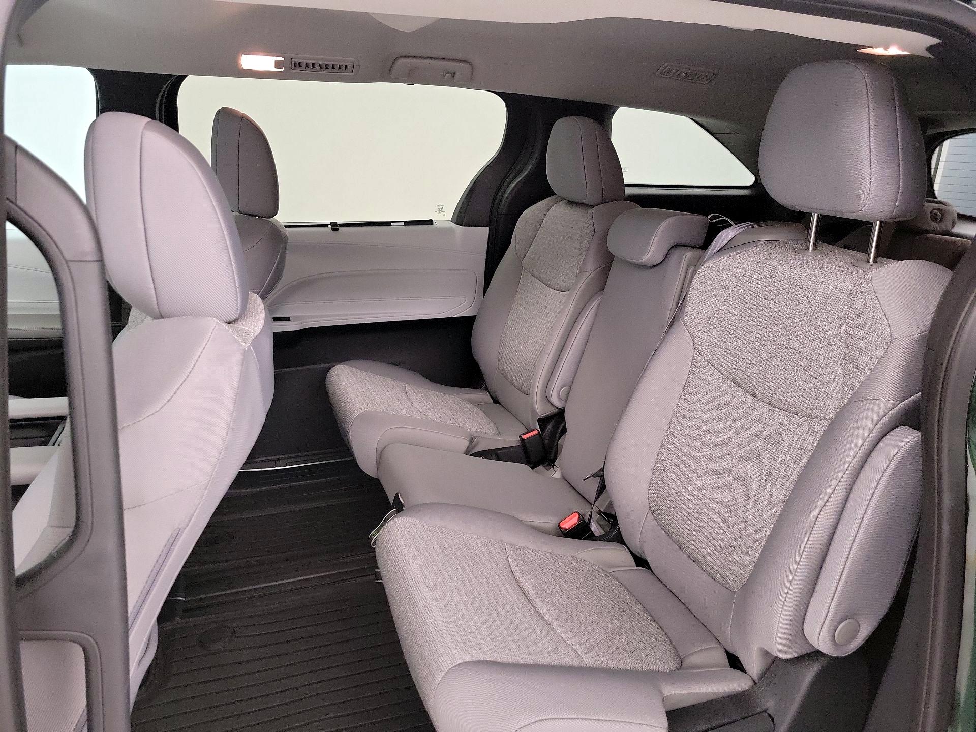 Thumbnail: 2025 Toyota Sienna - 19