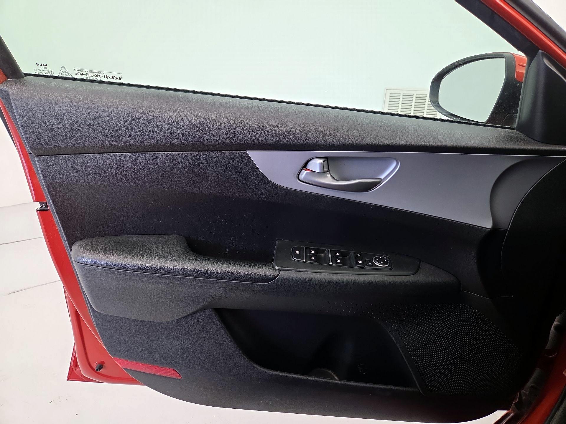 Thumbnail: 2022 Kia Forte - 12