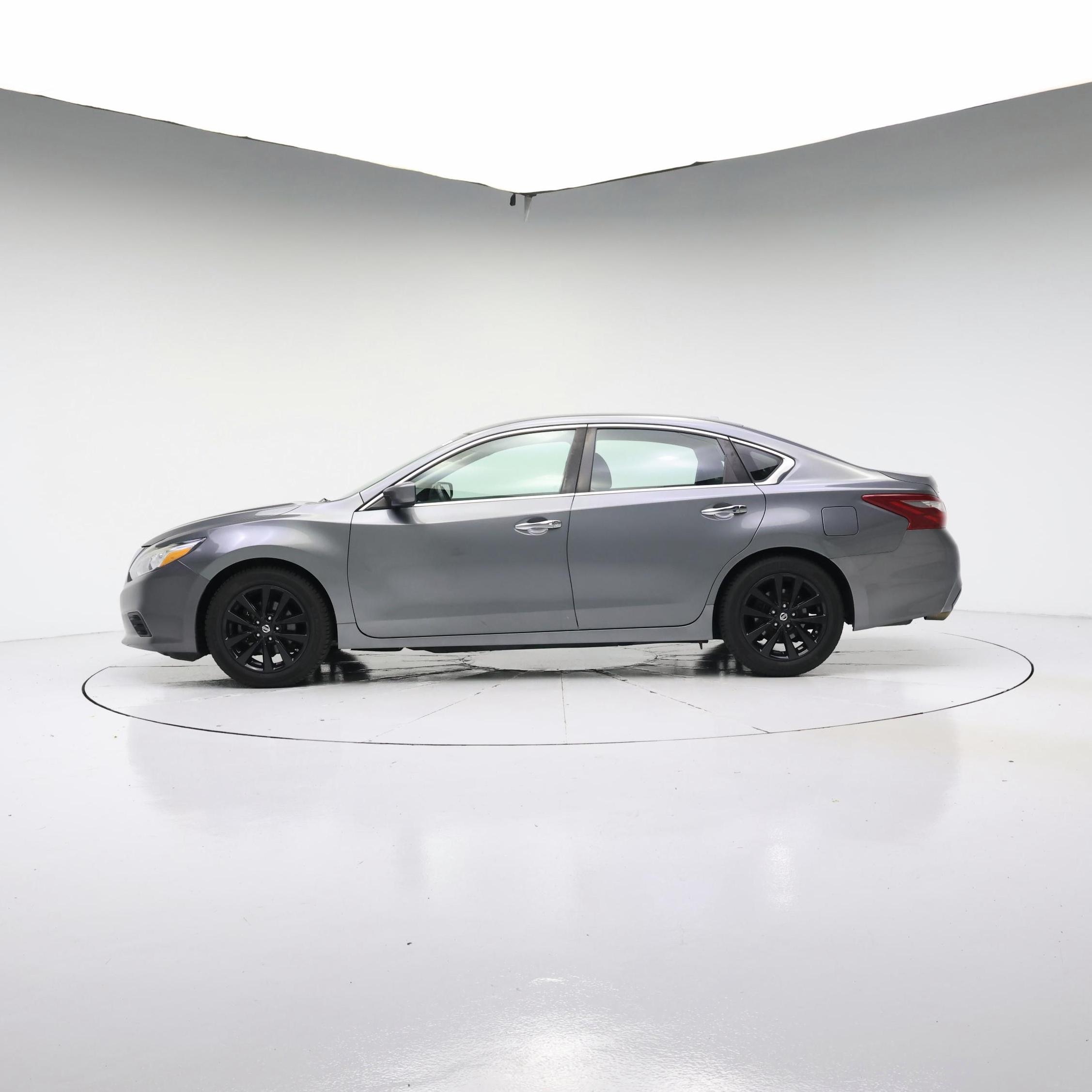 Thumbnail: 2018 Nissan Altima - 3
