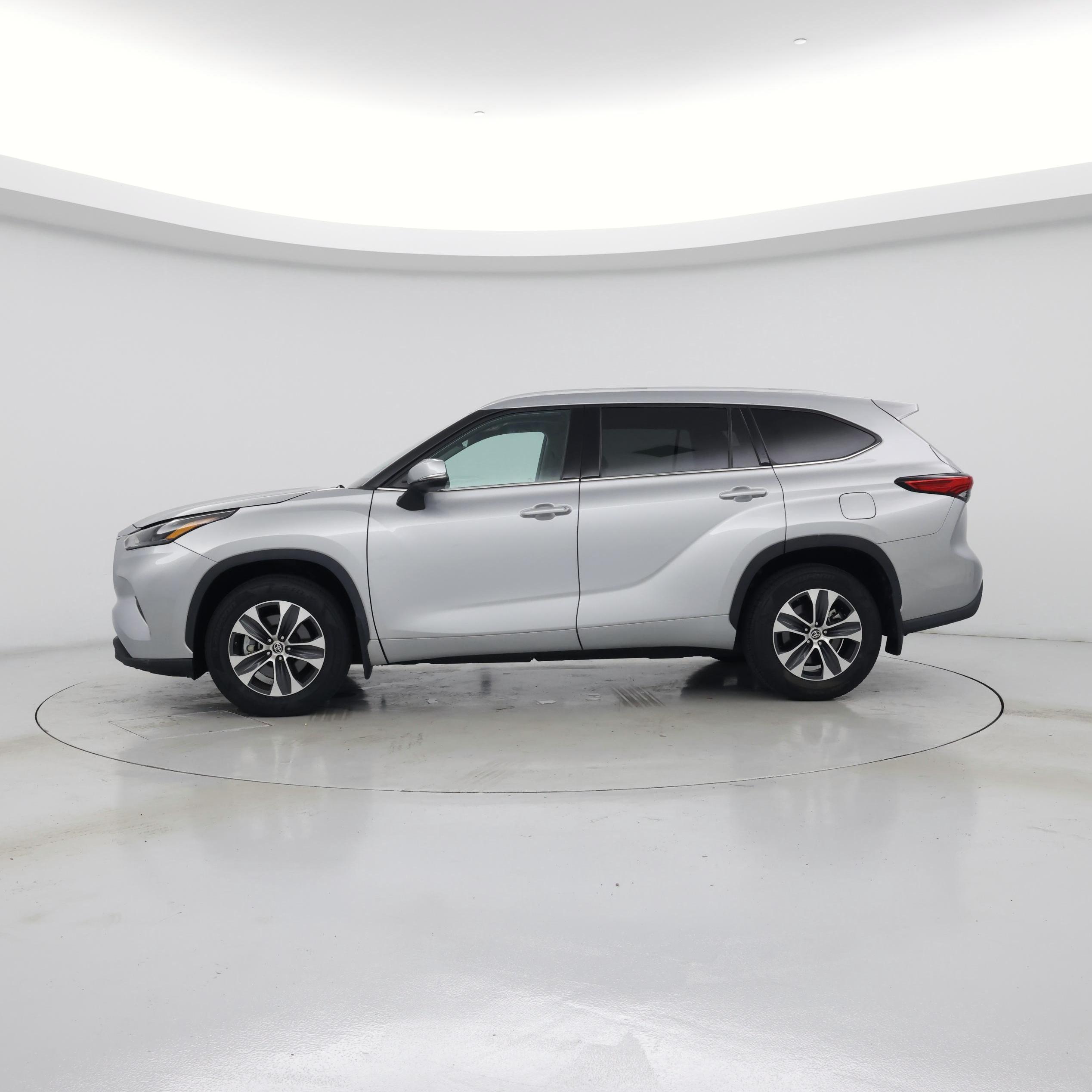 Thumbnail: 2022 Toyota Highlander - 3