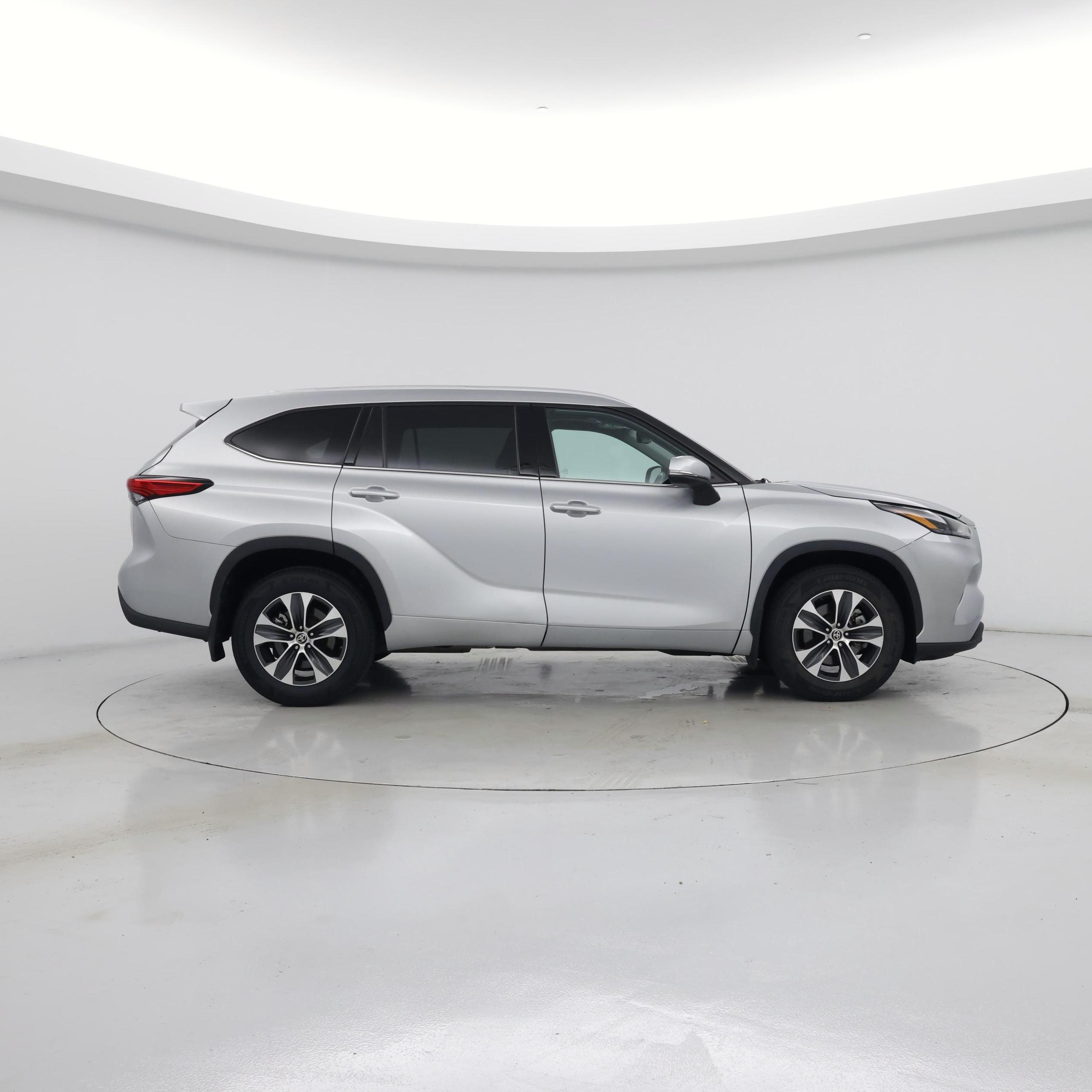 Thumbnail: 2022 Toyota Highlander - 7