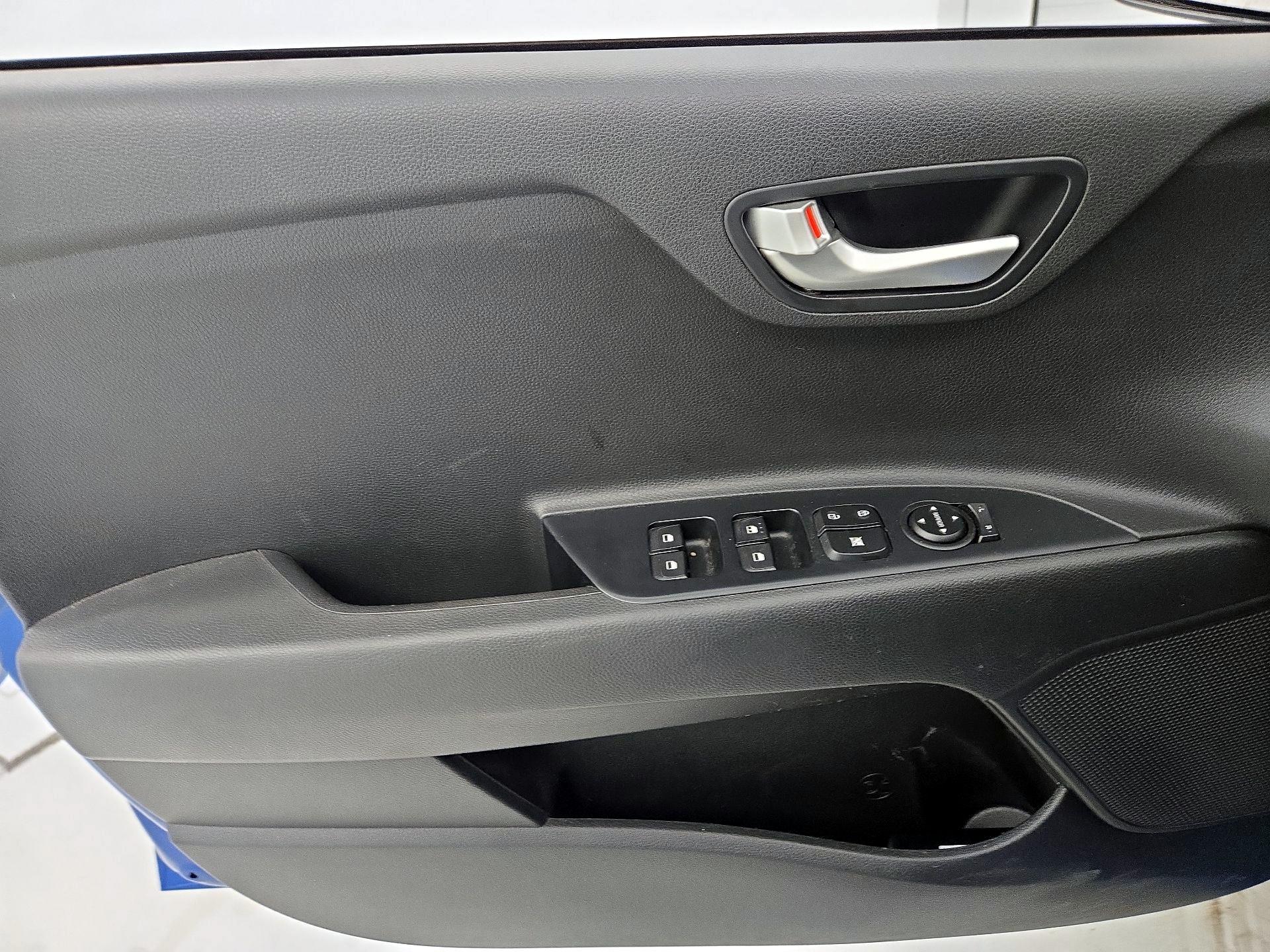 Thumbnail: 2021 Kia Rio5 - 12