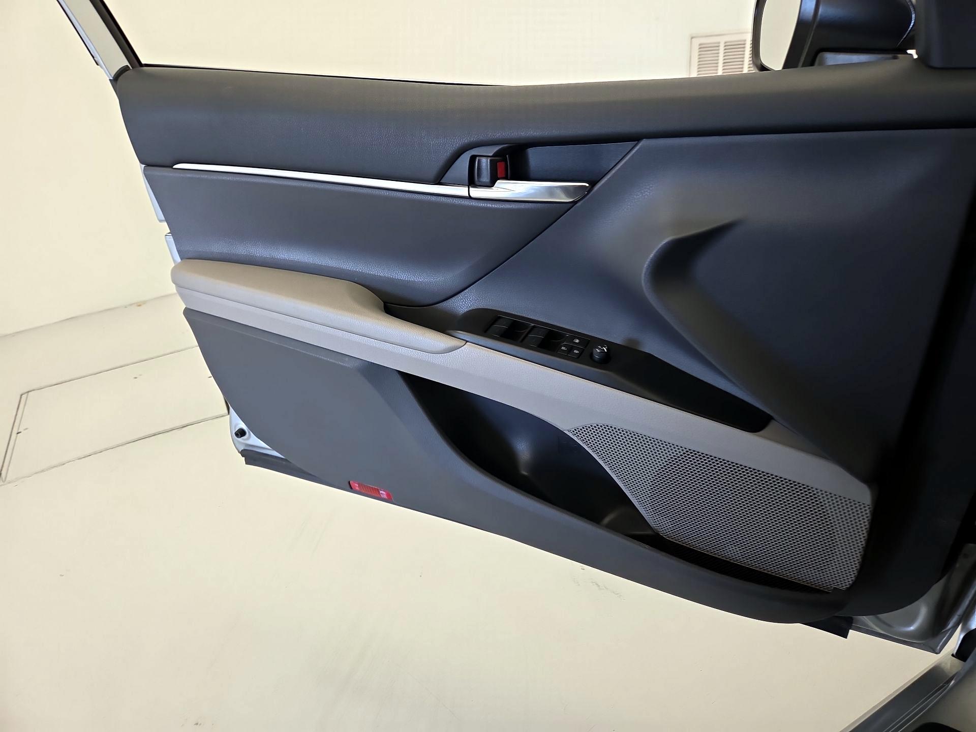 Thumbnail: 2023 Toyota Camry - 12