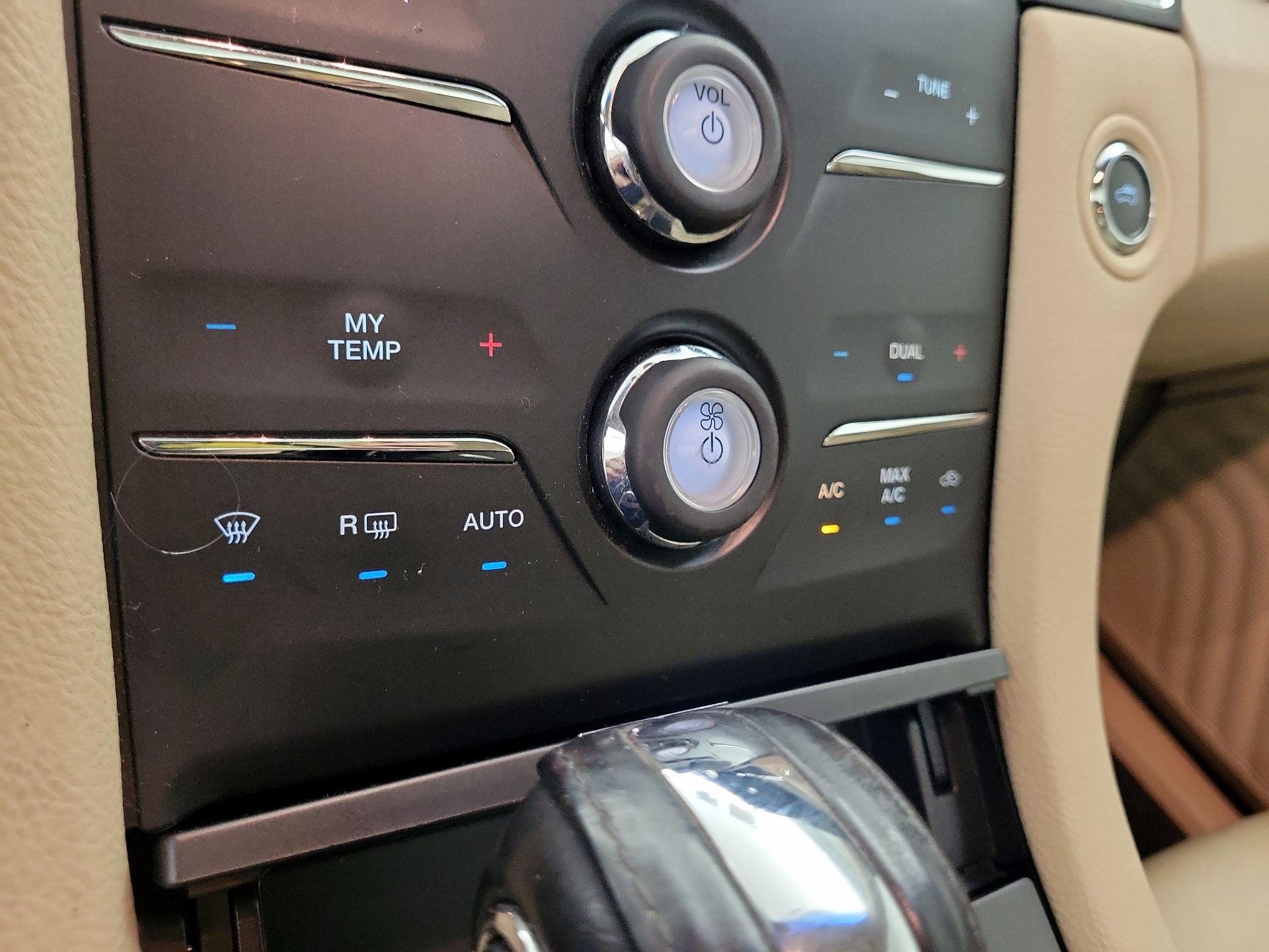 Thumbnail: 2015 Ford Taurus - 16