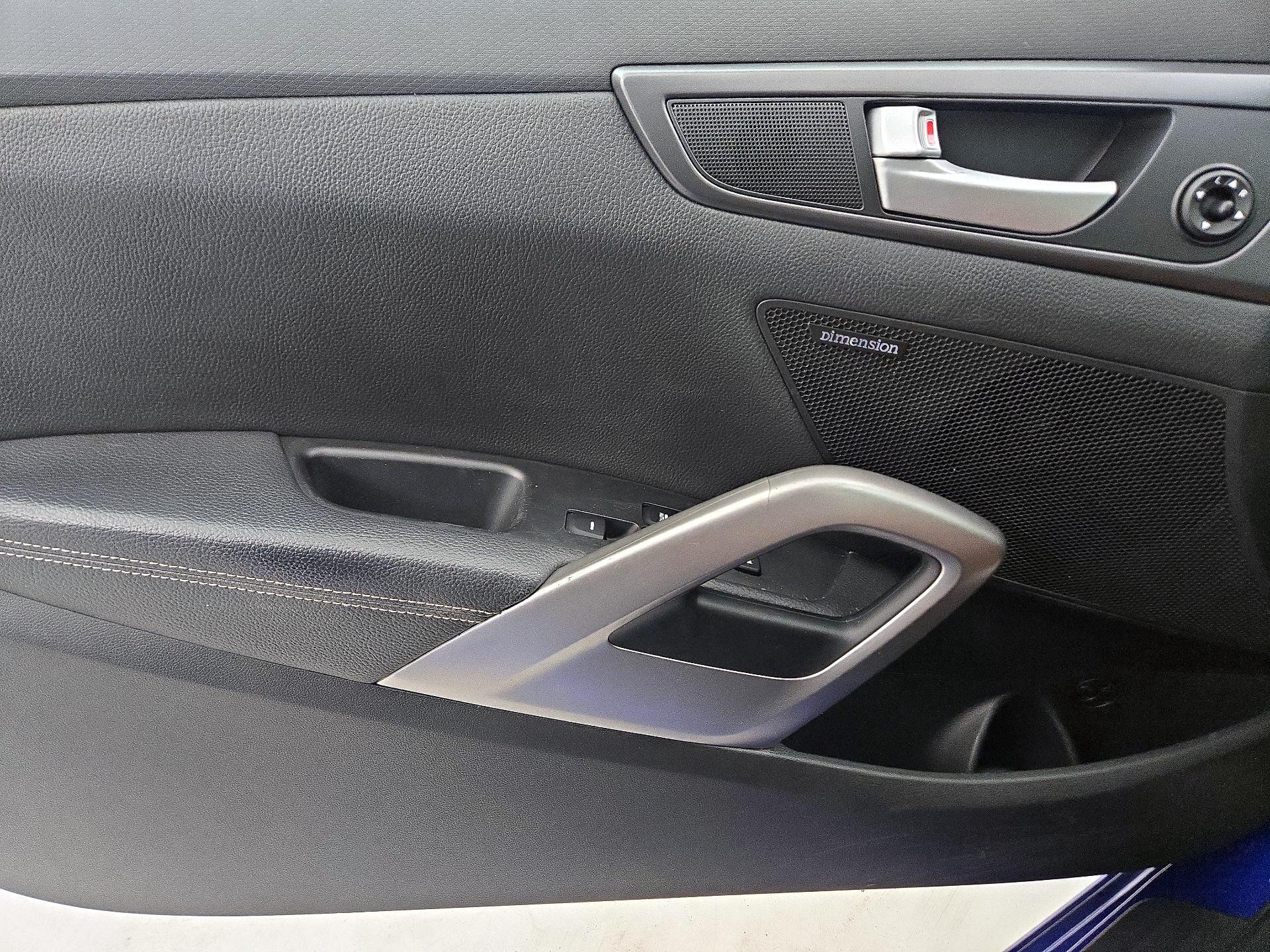Thumbnail: 2015 Hyundai Veloster - 12