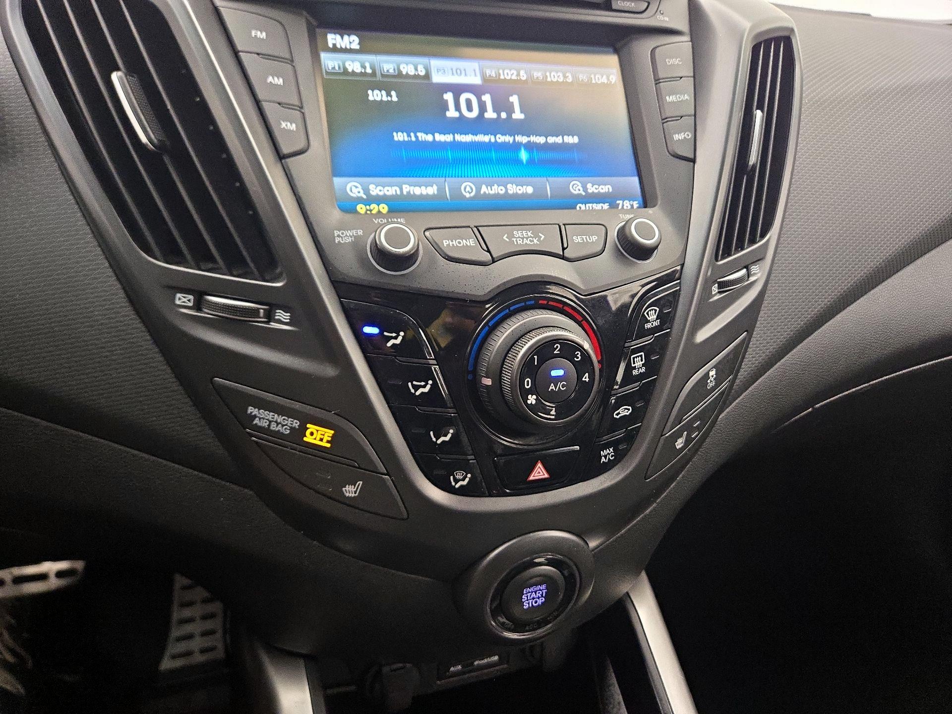 Thumbnail: 2015 Hyundai Veloster - 16