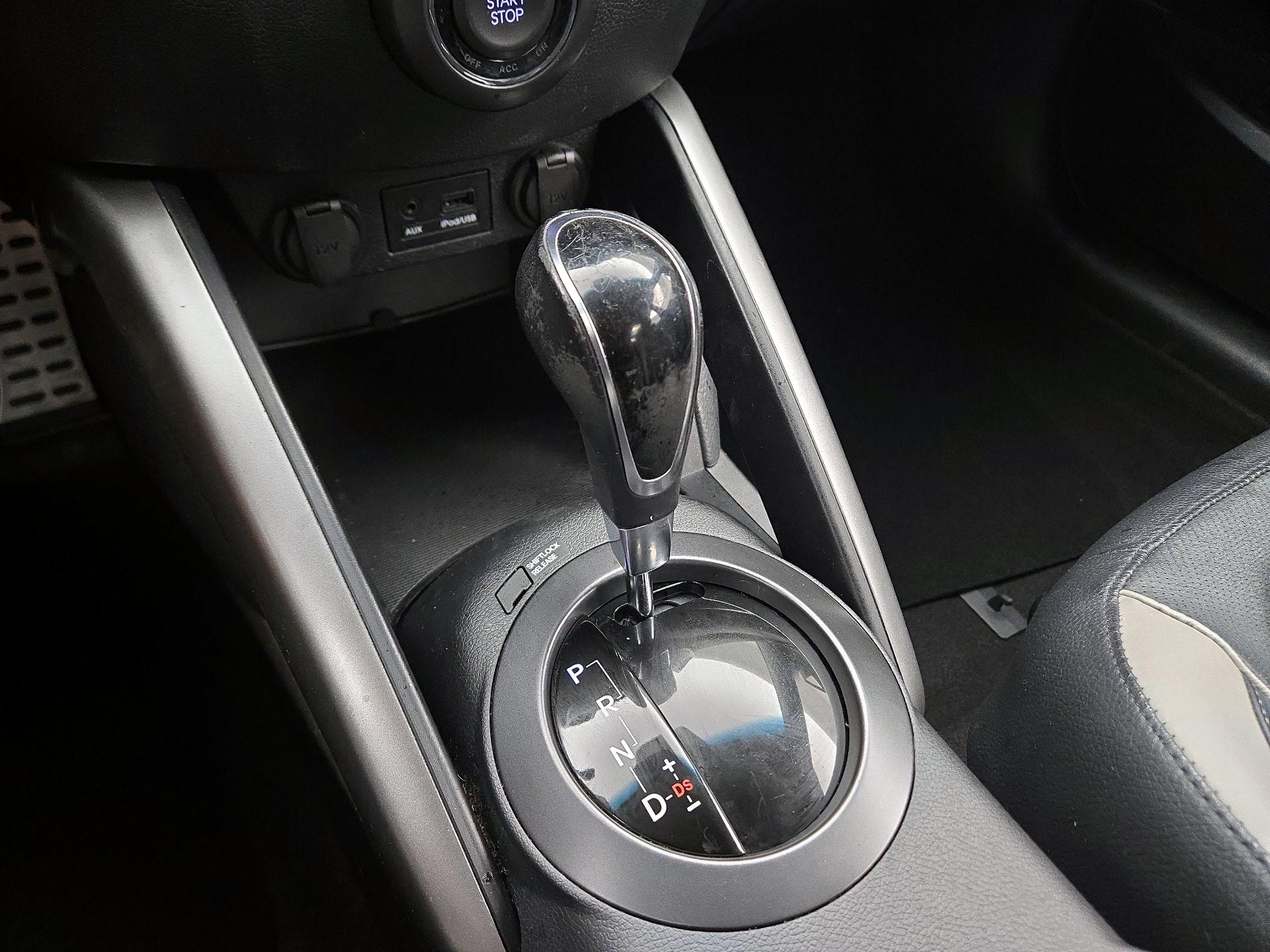 Thumbnail: 2015 Hyundai Veloster - 17