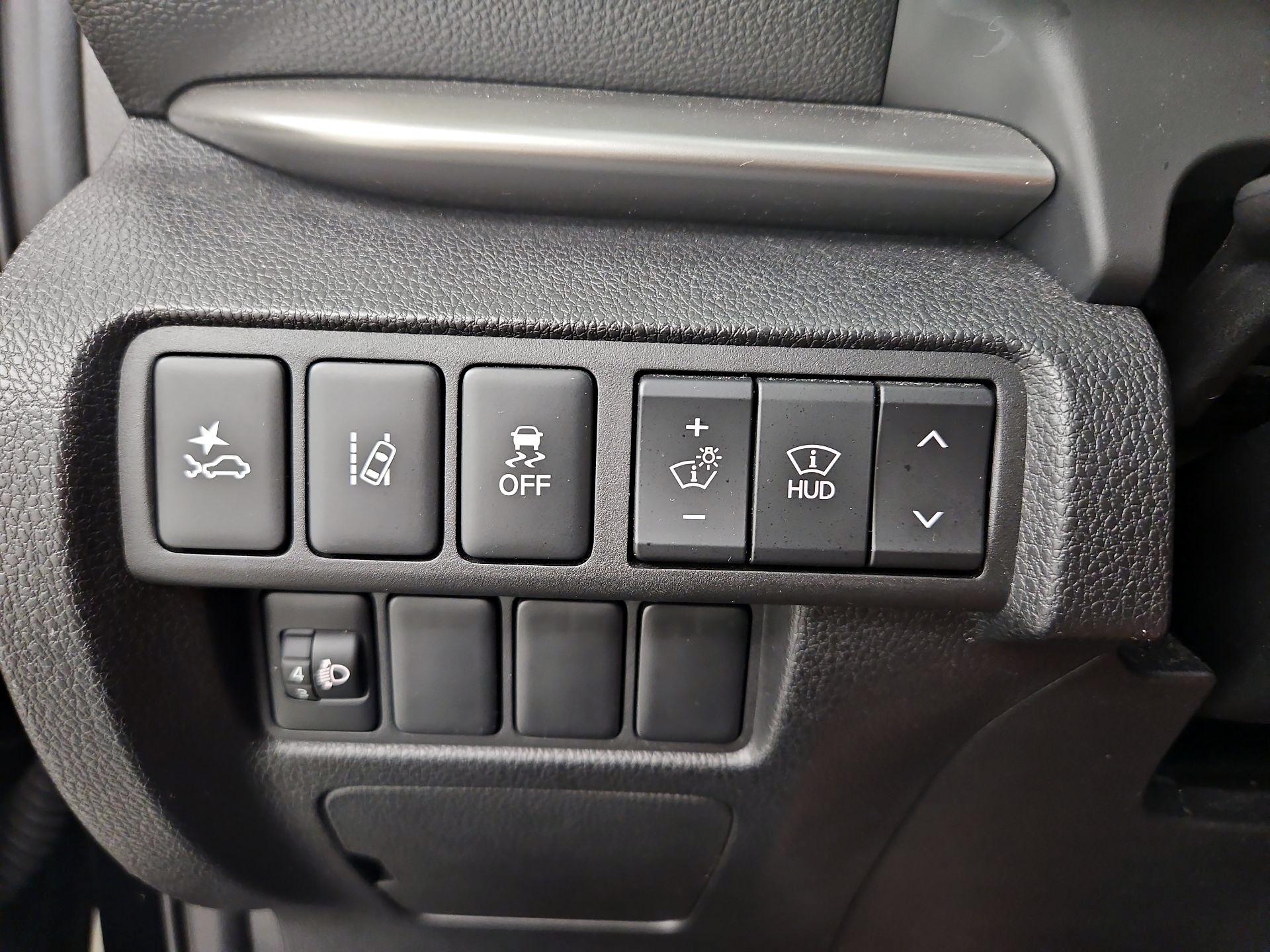 Thumbnail: 2018 Mitsubishi Eclipse Cross - 13