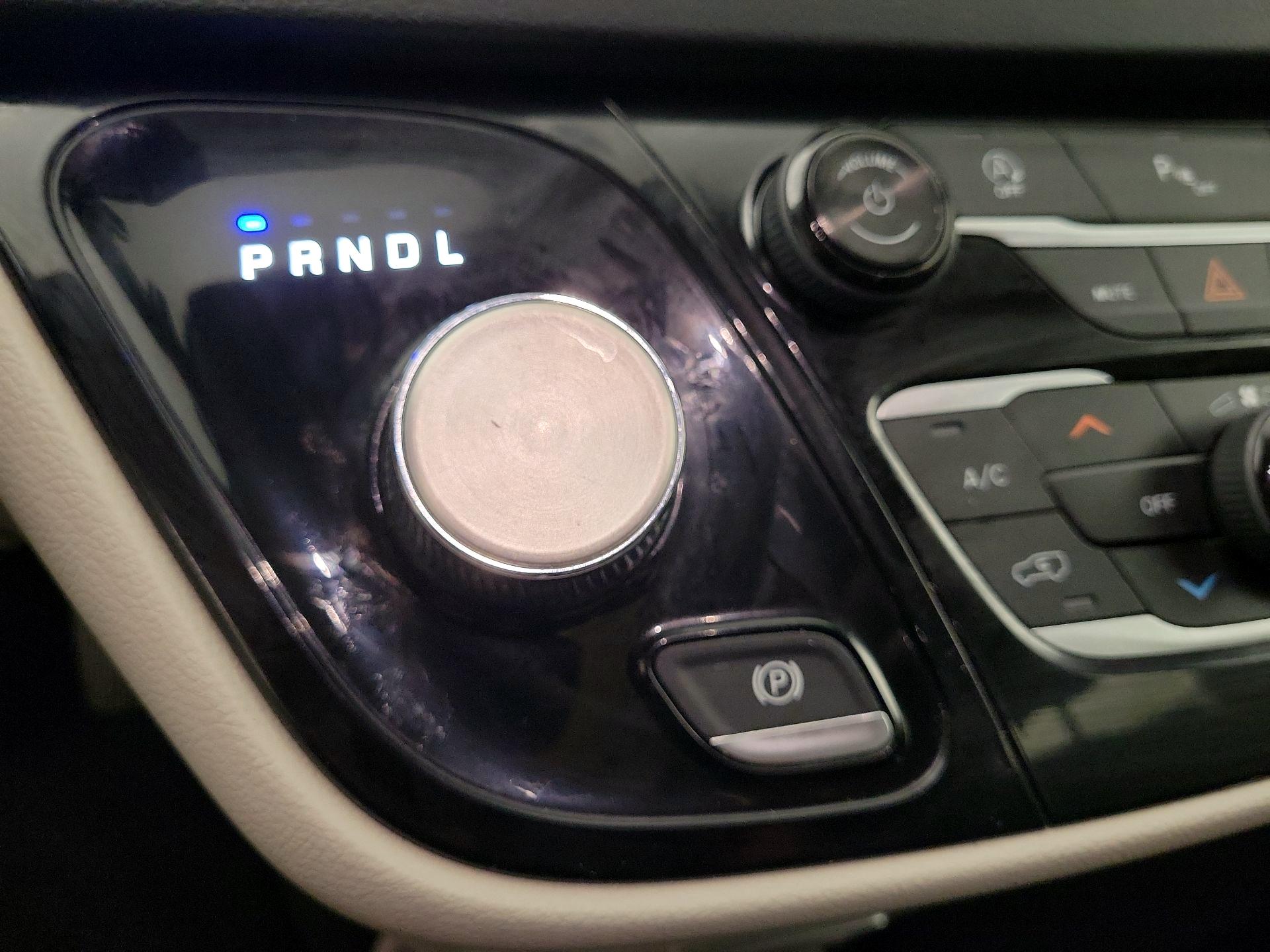 Thumbnail: 2018 Chrysler Pacifica - 17