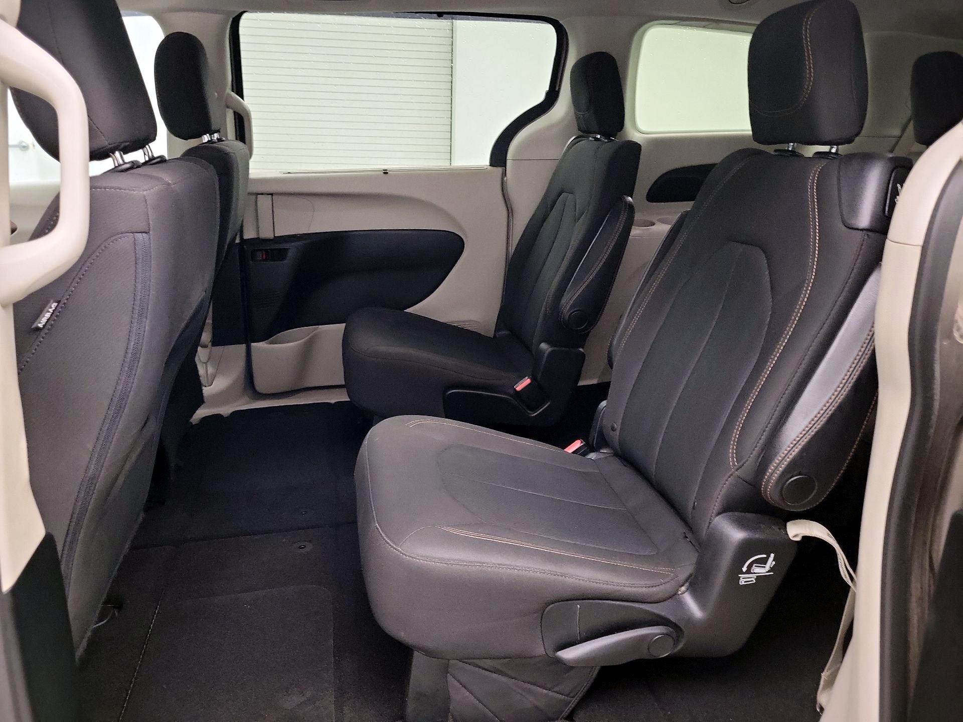 Thumbnail: 2018 Chrysler Pacifica - 19