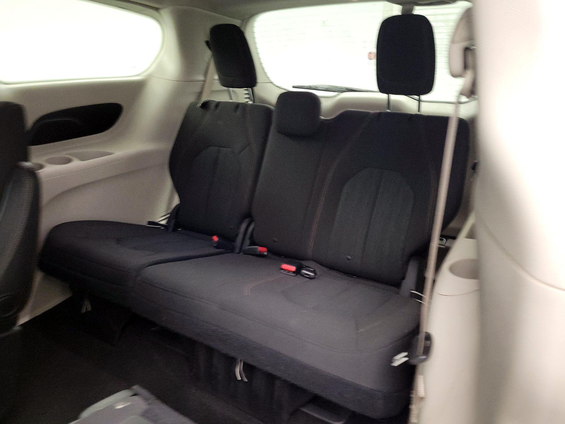 Thumbnail: 2018 Chrysler Pacifica - 20