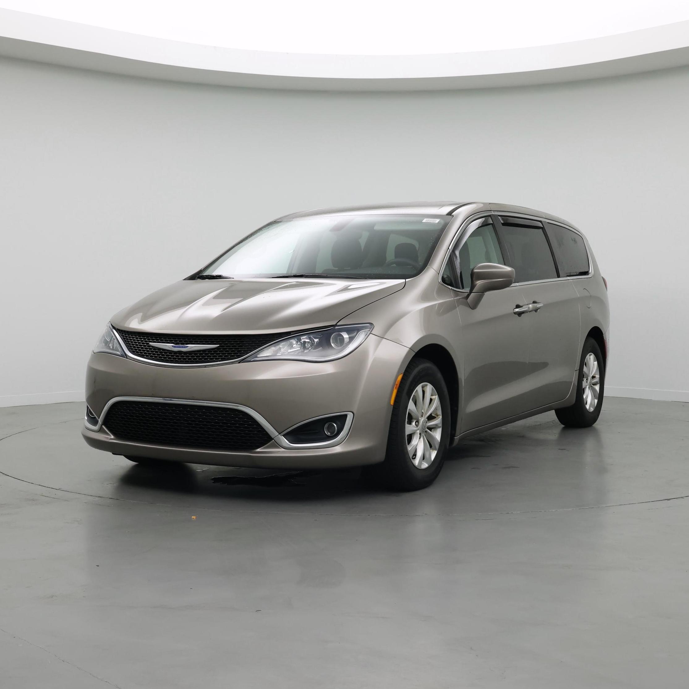Thumbnail: 2018 Chrysler Pacifica - 4