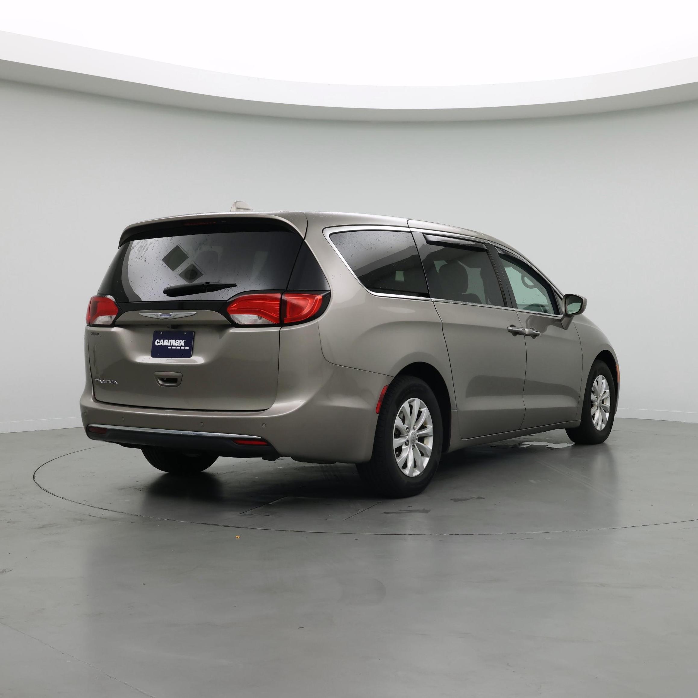 Thumbnail: 2018 Chrysler Pacifica - 8