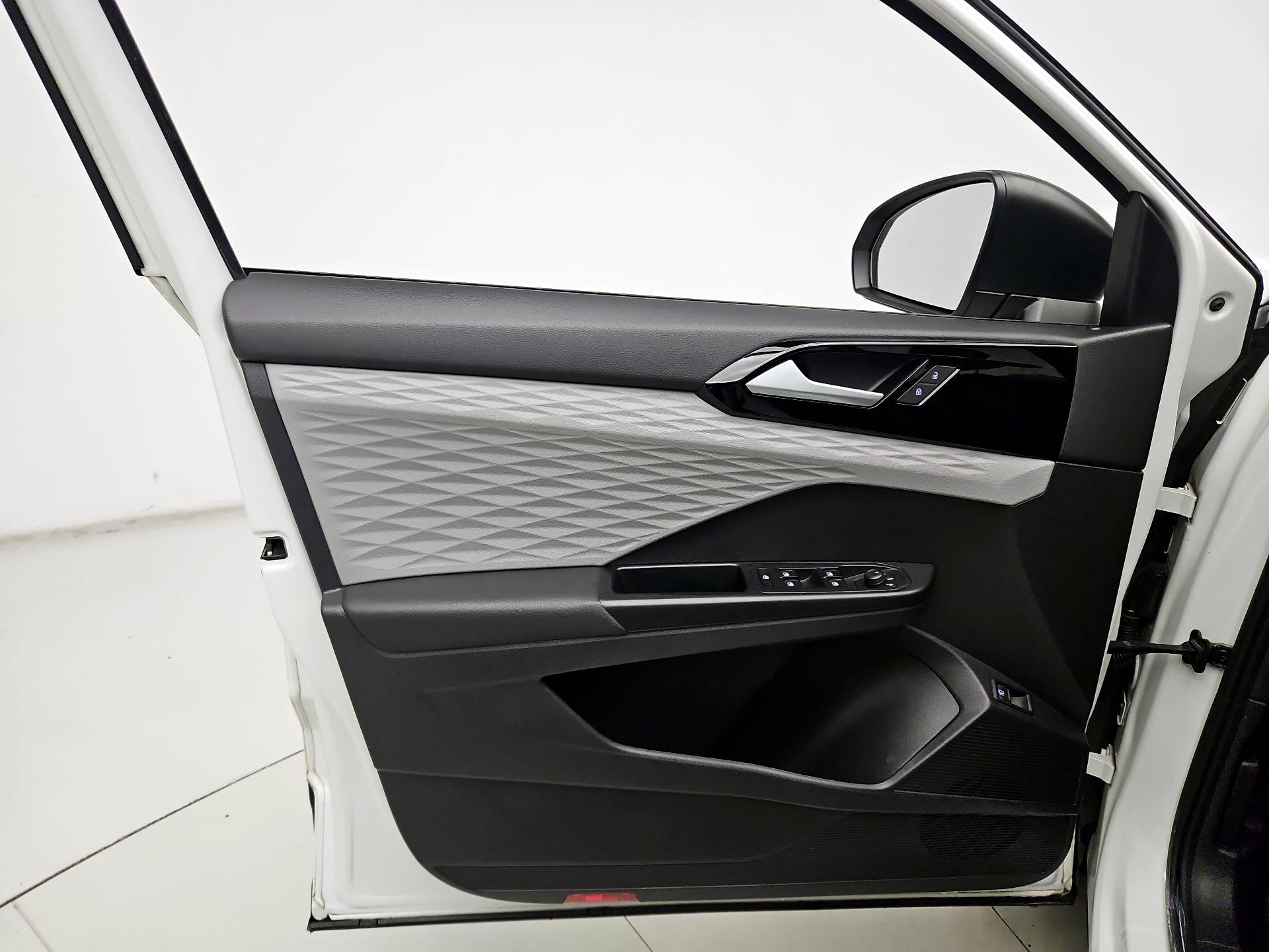 Thumbnail: 2022 Volkswagen Taos - 12