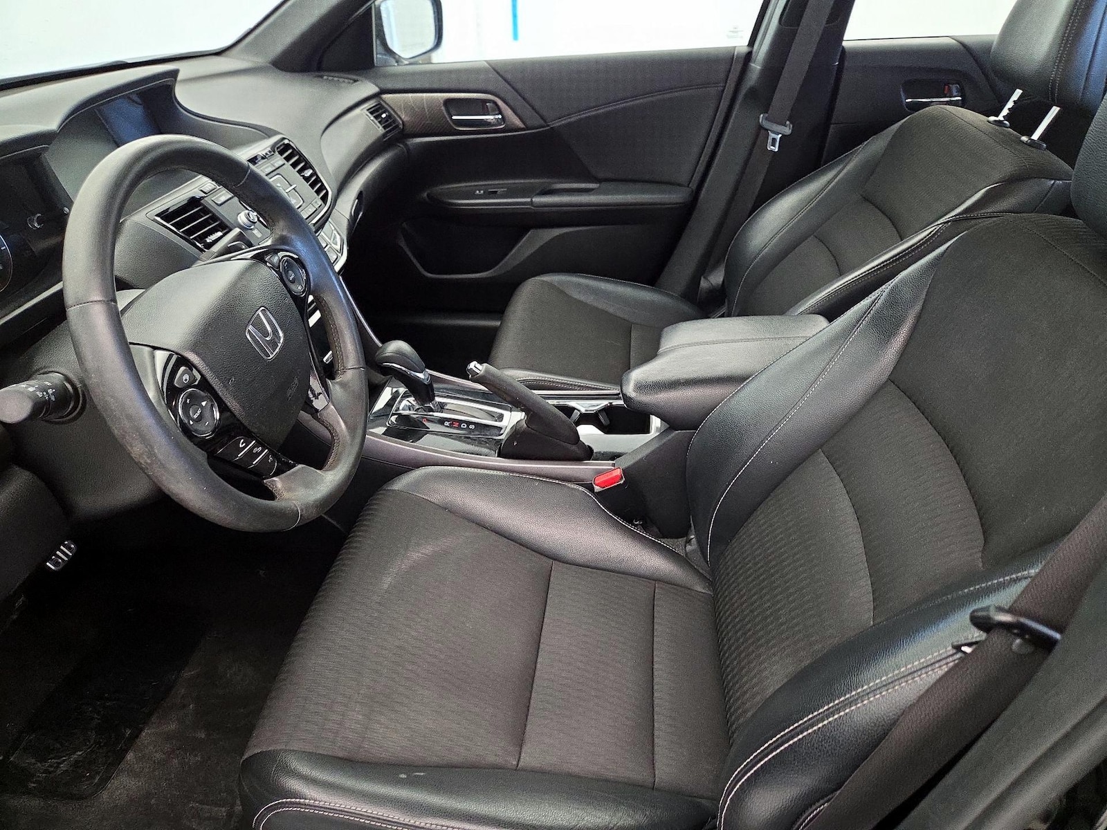 Power Seat(s) & Side Airbags