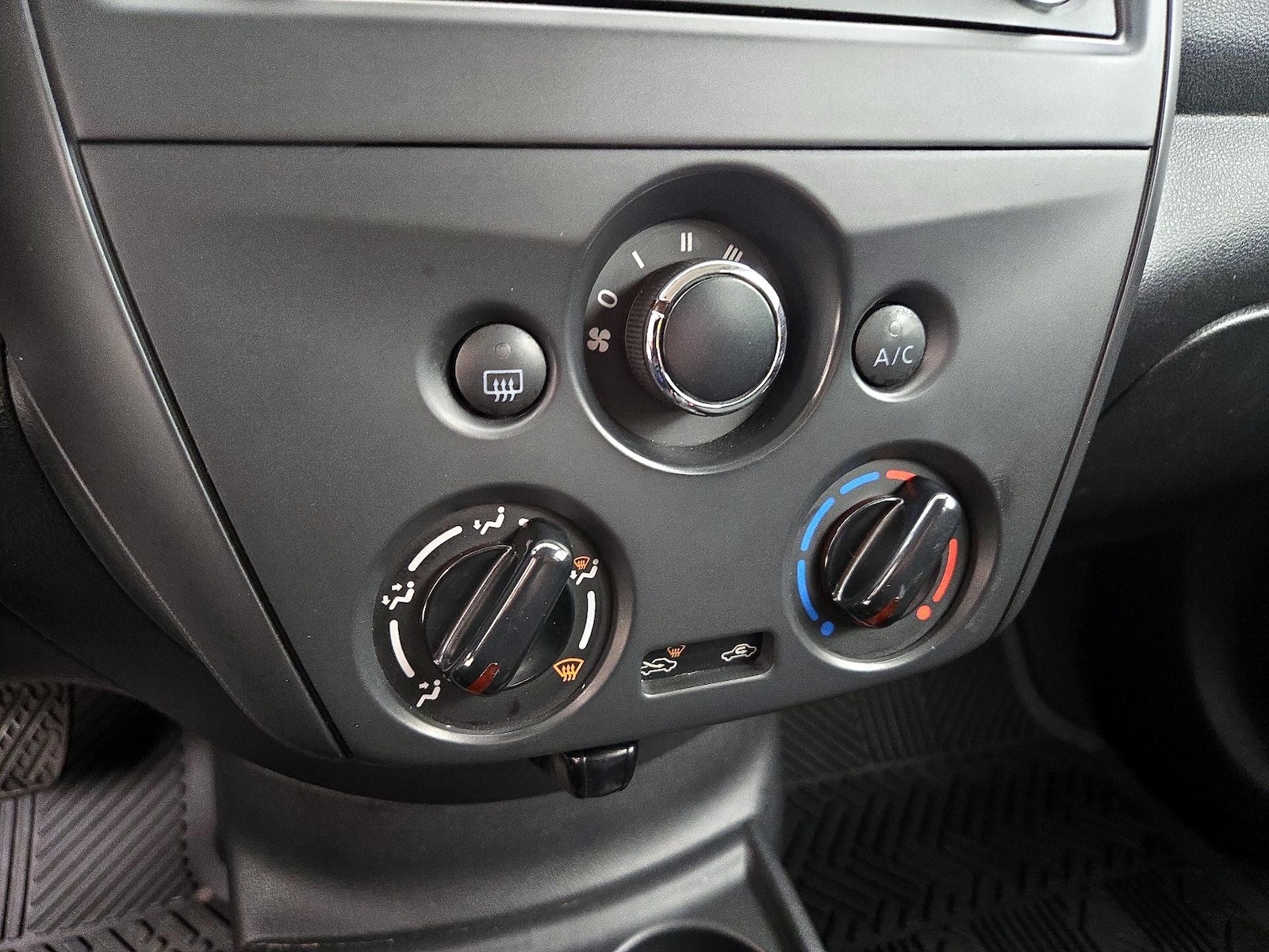 2015 Nissan Versa Sedan S Plus - Photo 16