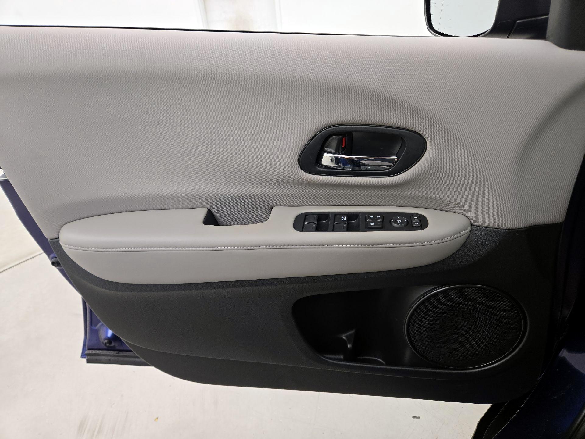 Thumbnail: 2016 Honda HR-V - 12