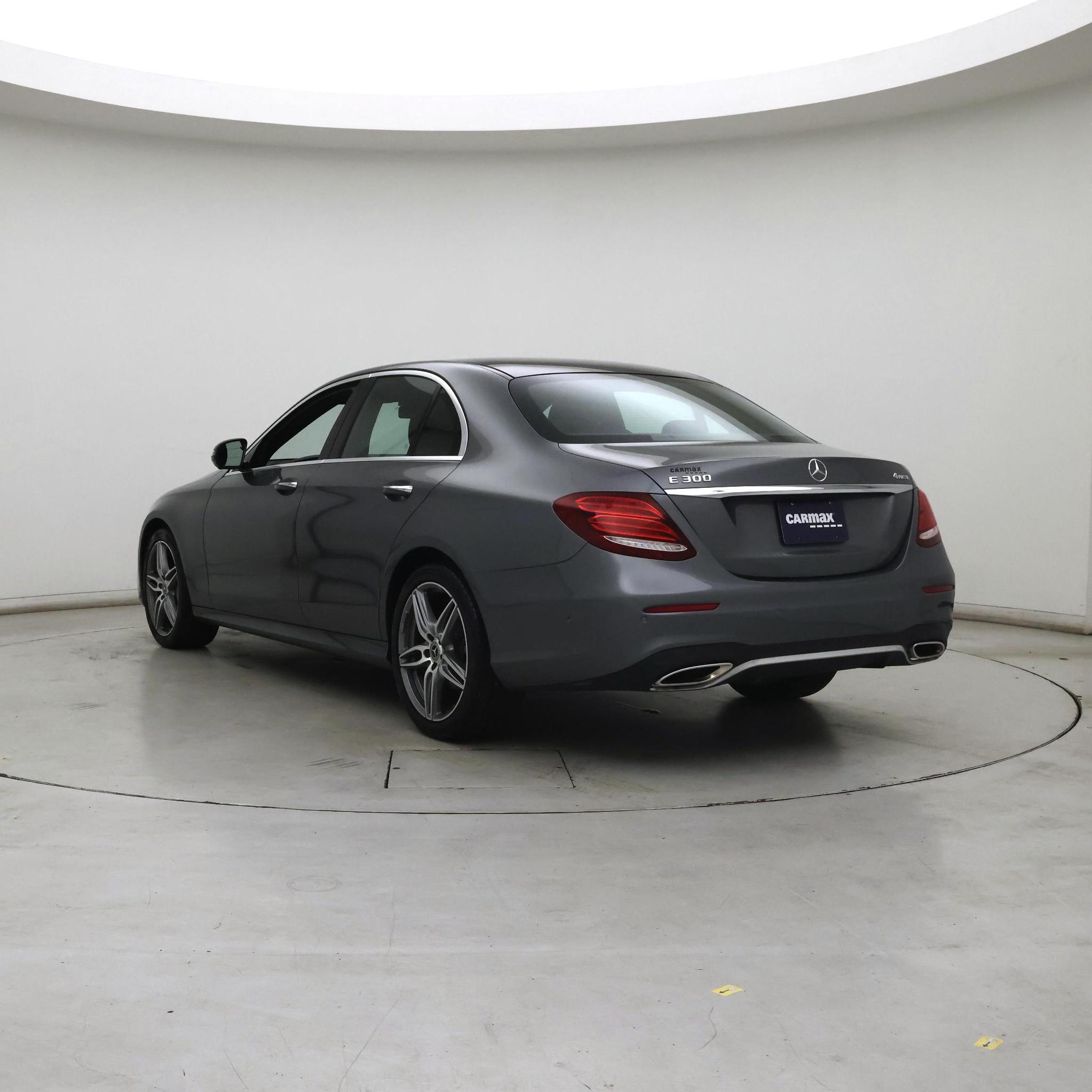 Thumbnail: 2019 Mercedes-Benz E-Class - 2