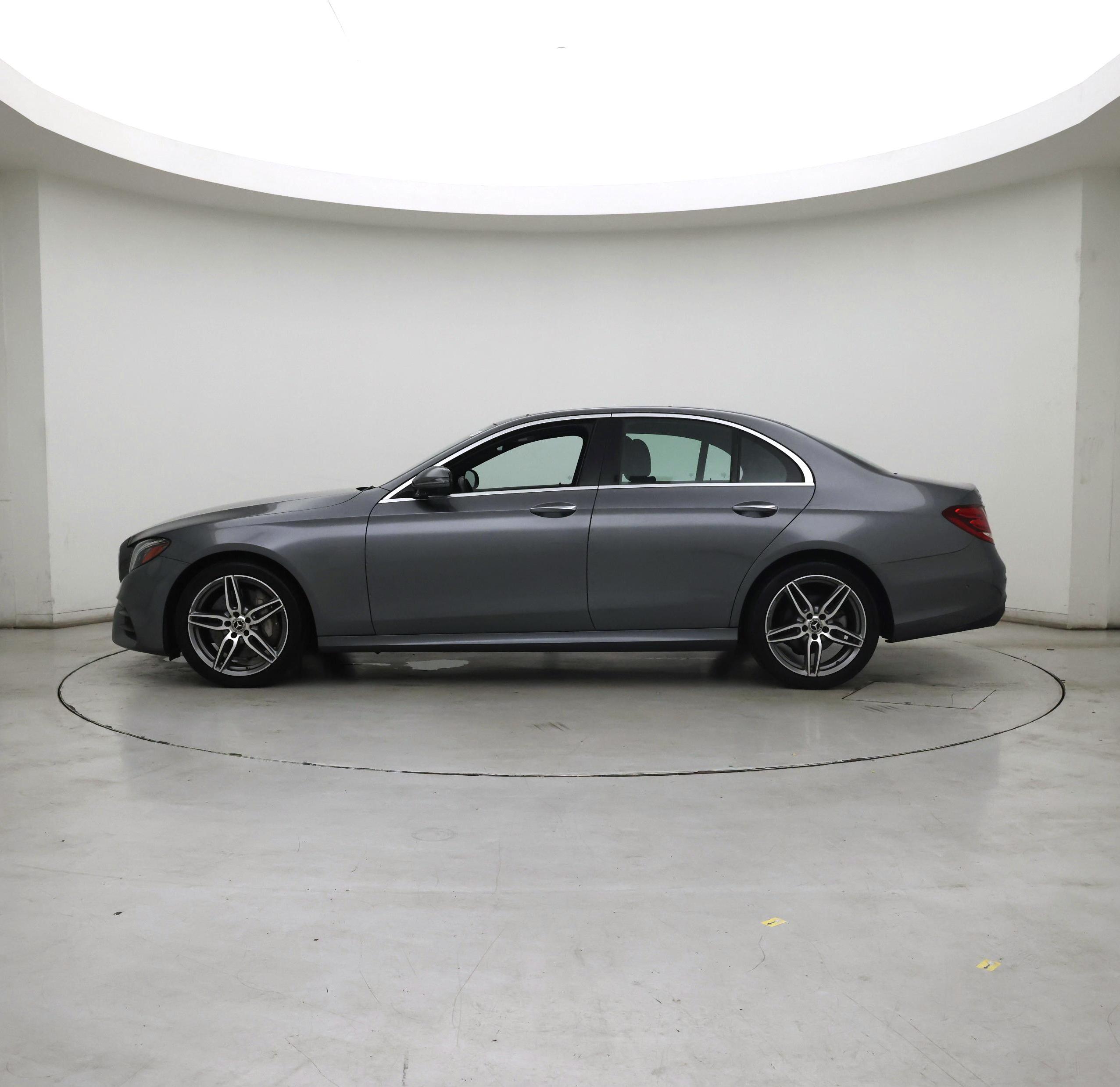 Thumbnail: 2019 Mercedes-Benz E-Class - 3