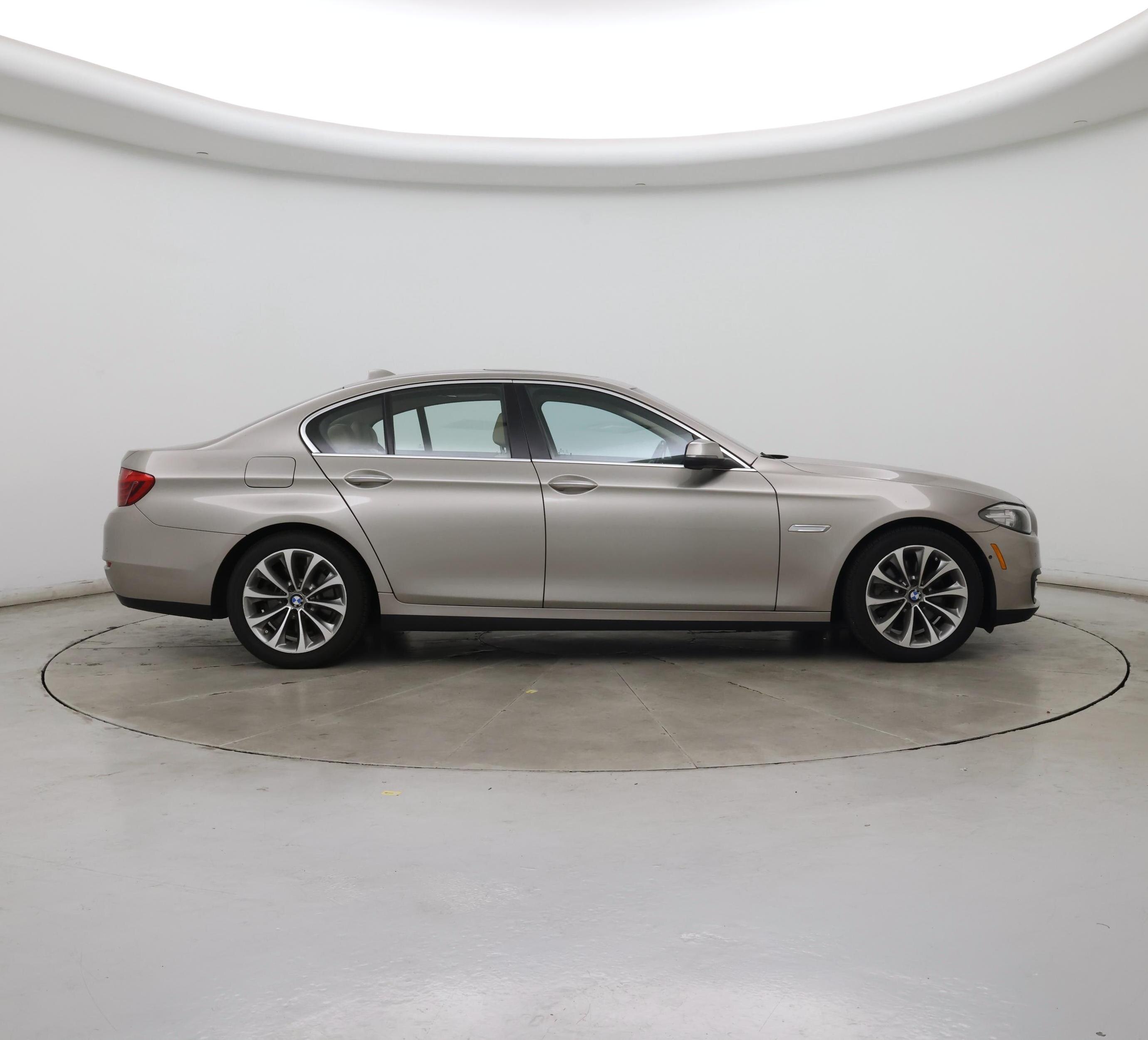 Thumbnail: 2016 BMW 5 Series - 7