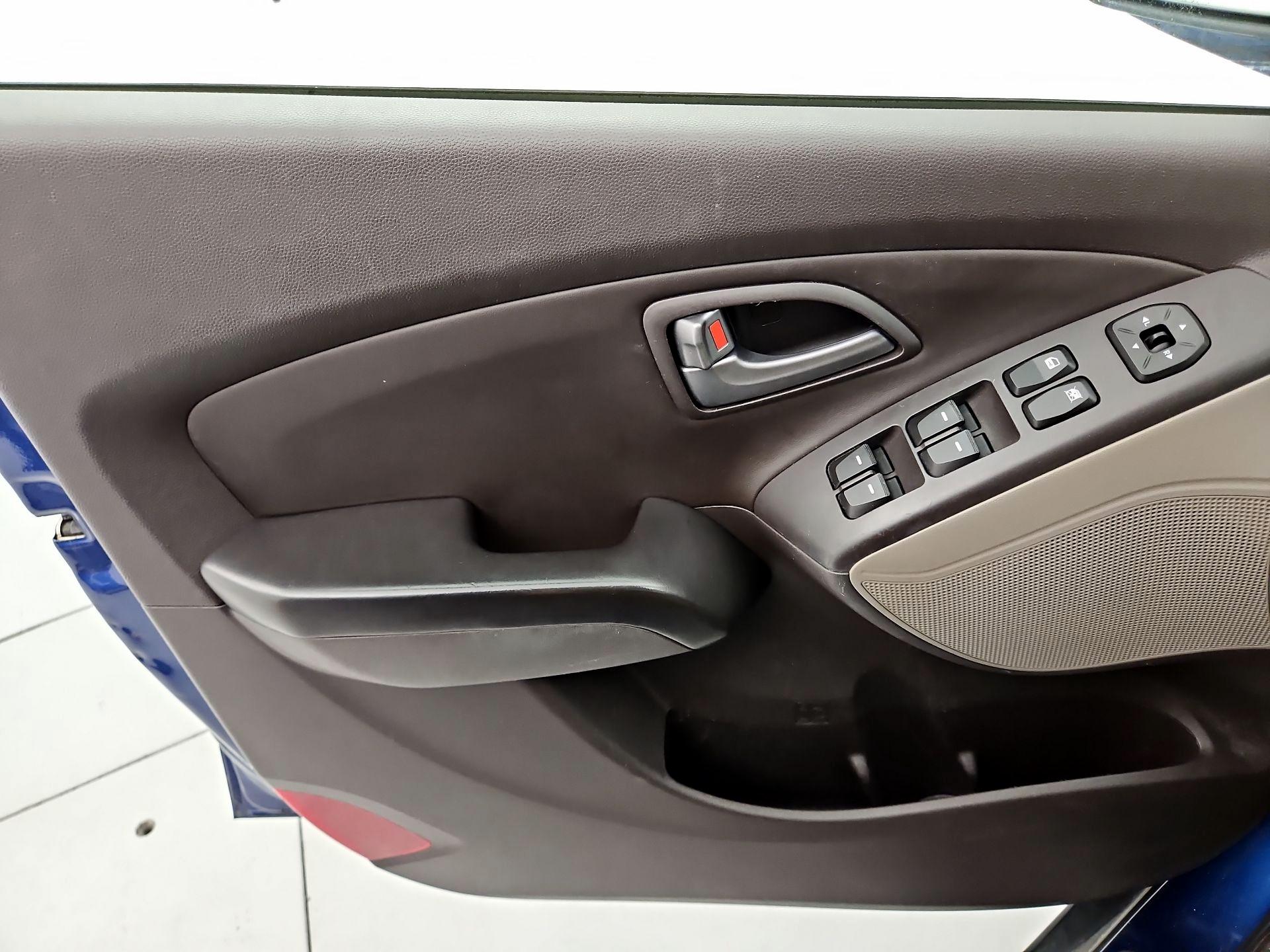 Thumbnail: 2014 Hyundai Tucson - 12