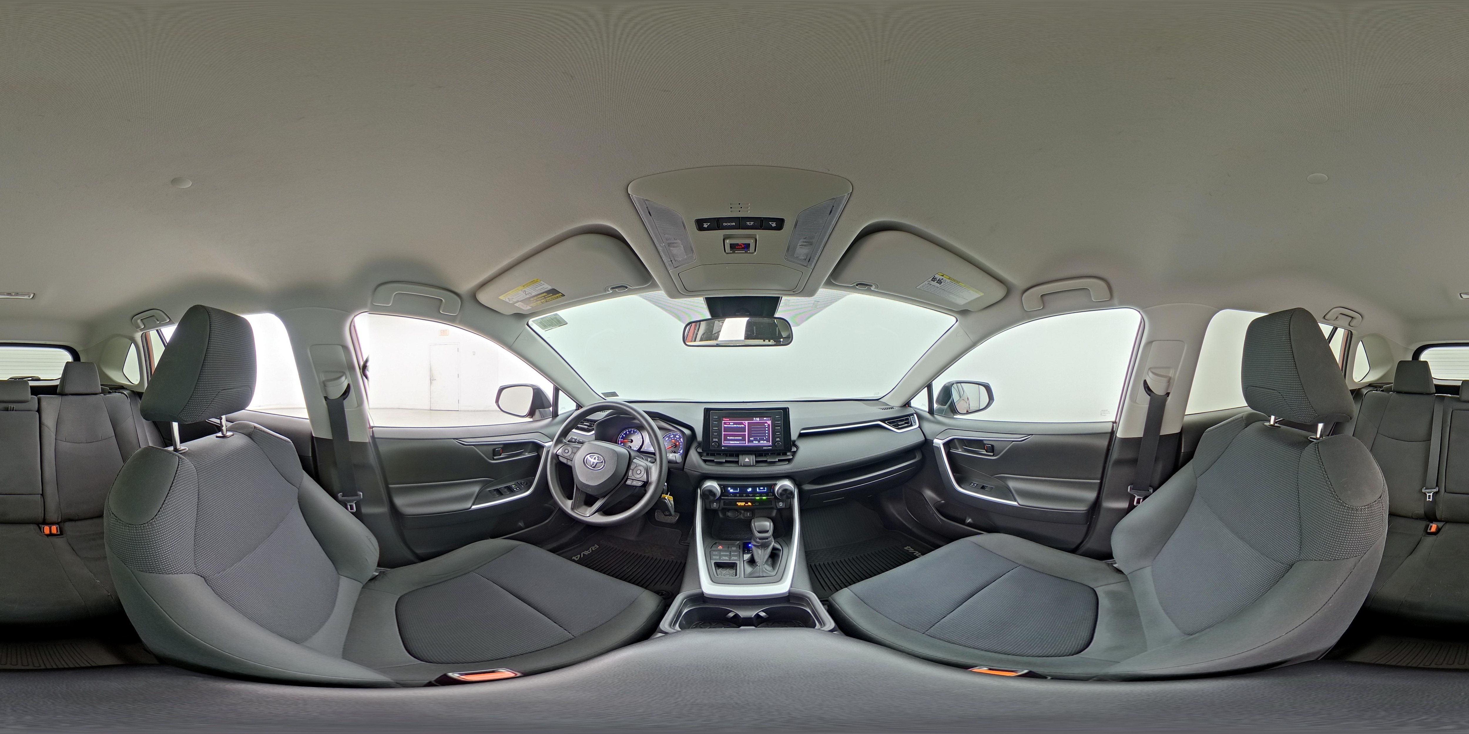 2020 Toyota RAV4 LE - Photo 24