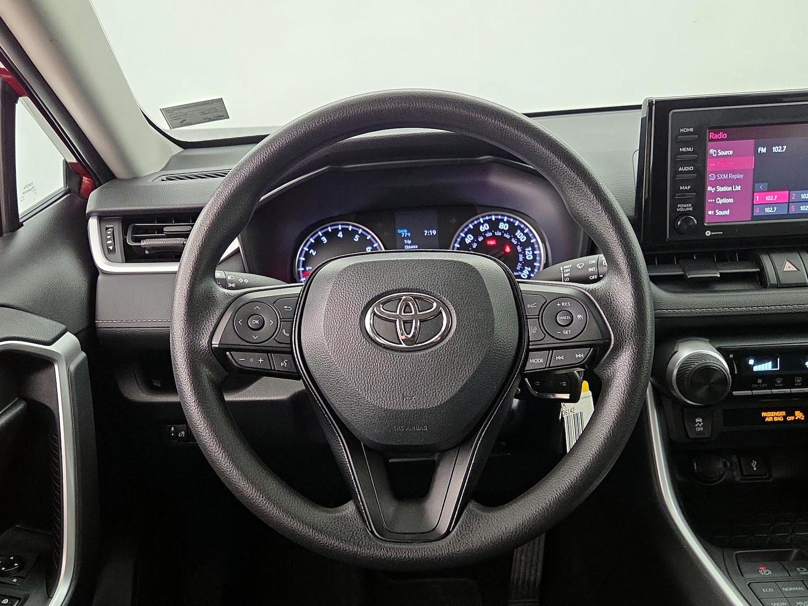 2020 Toyota RAV4 LE - Photo 11