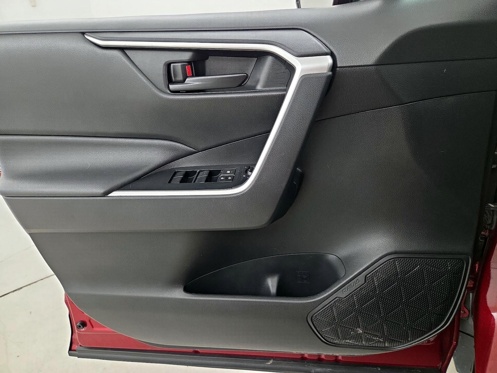 2020 Toyota RAV4 LE - Photo 13