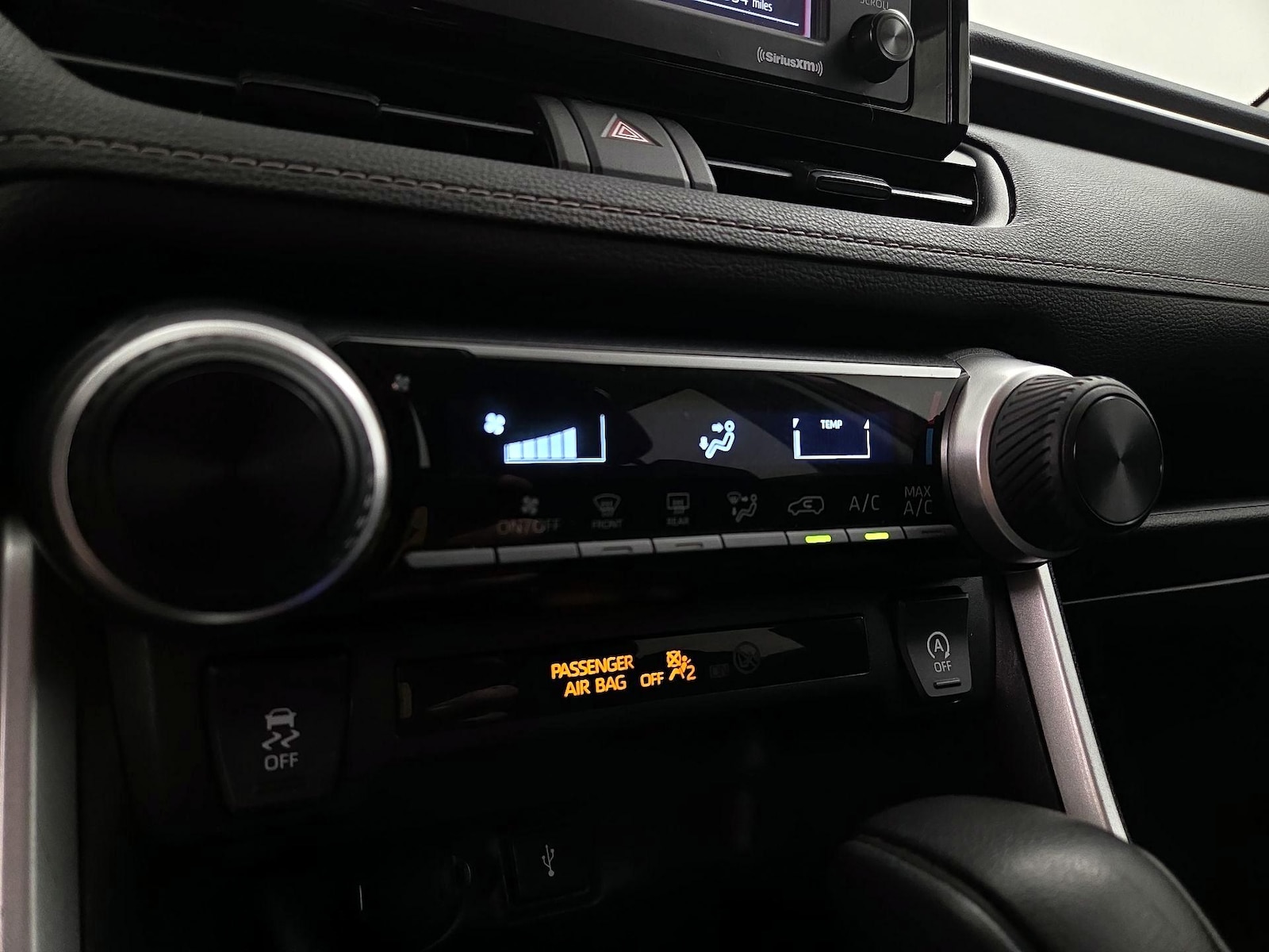 2020 Toyota RAV4 LE - Photo 17