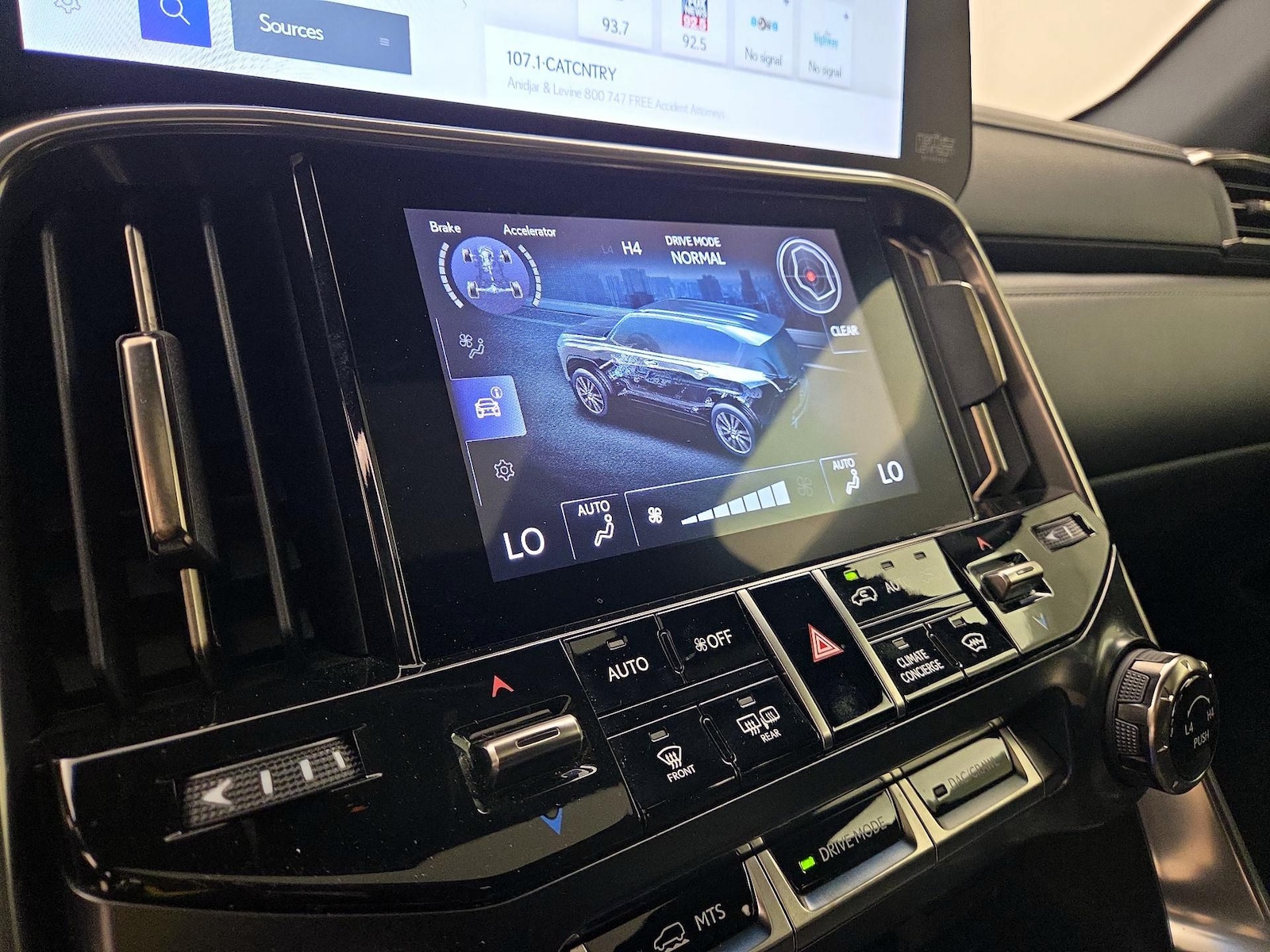 2024 Lexus LX Premium - Photo 18