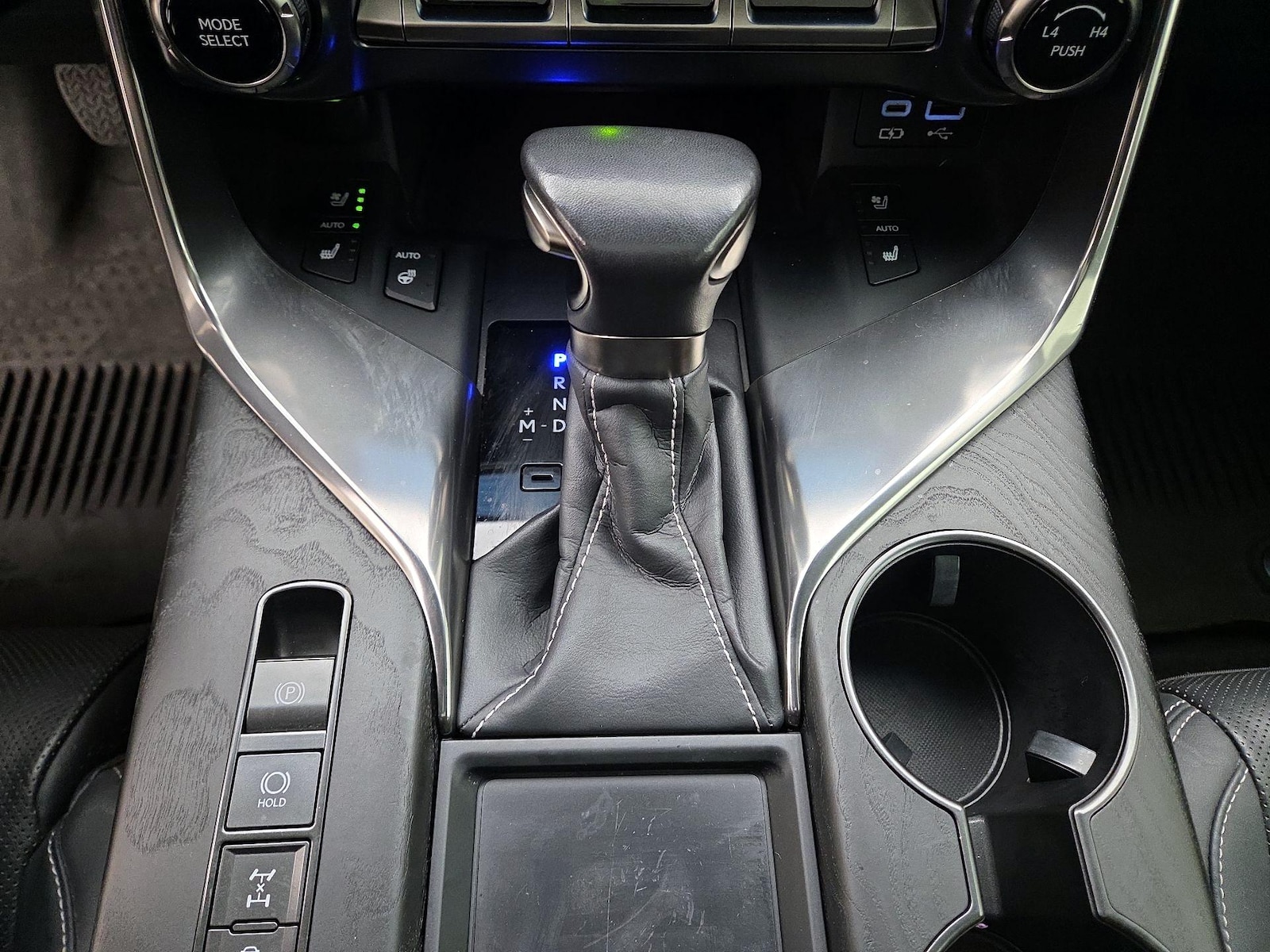 2024 Lexus LX Premium - Photo 19